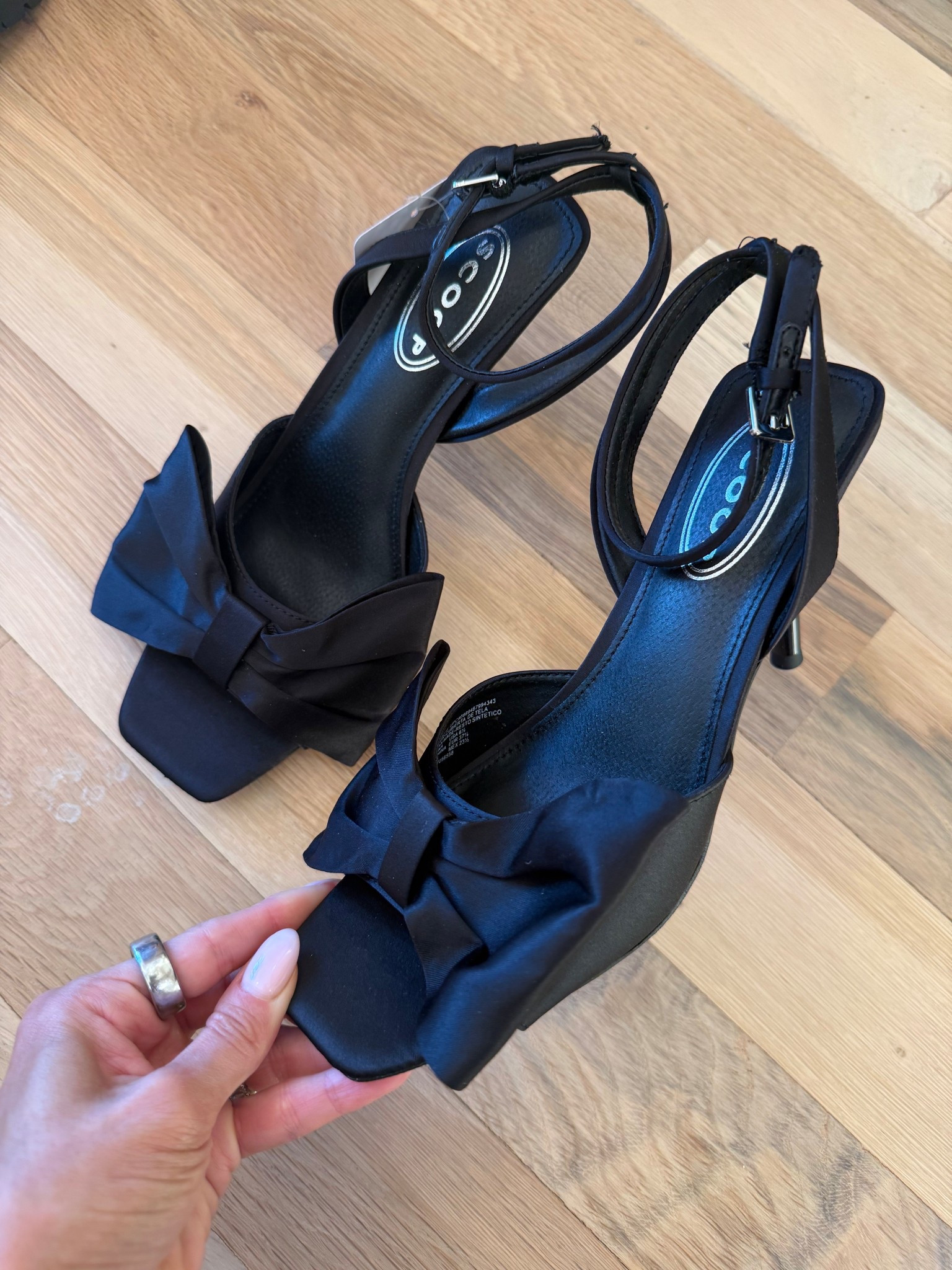 Super cute holiday heels look so expensive 

#LTKFindsUnder100 #LTKFindsUnder50