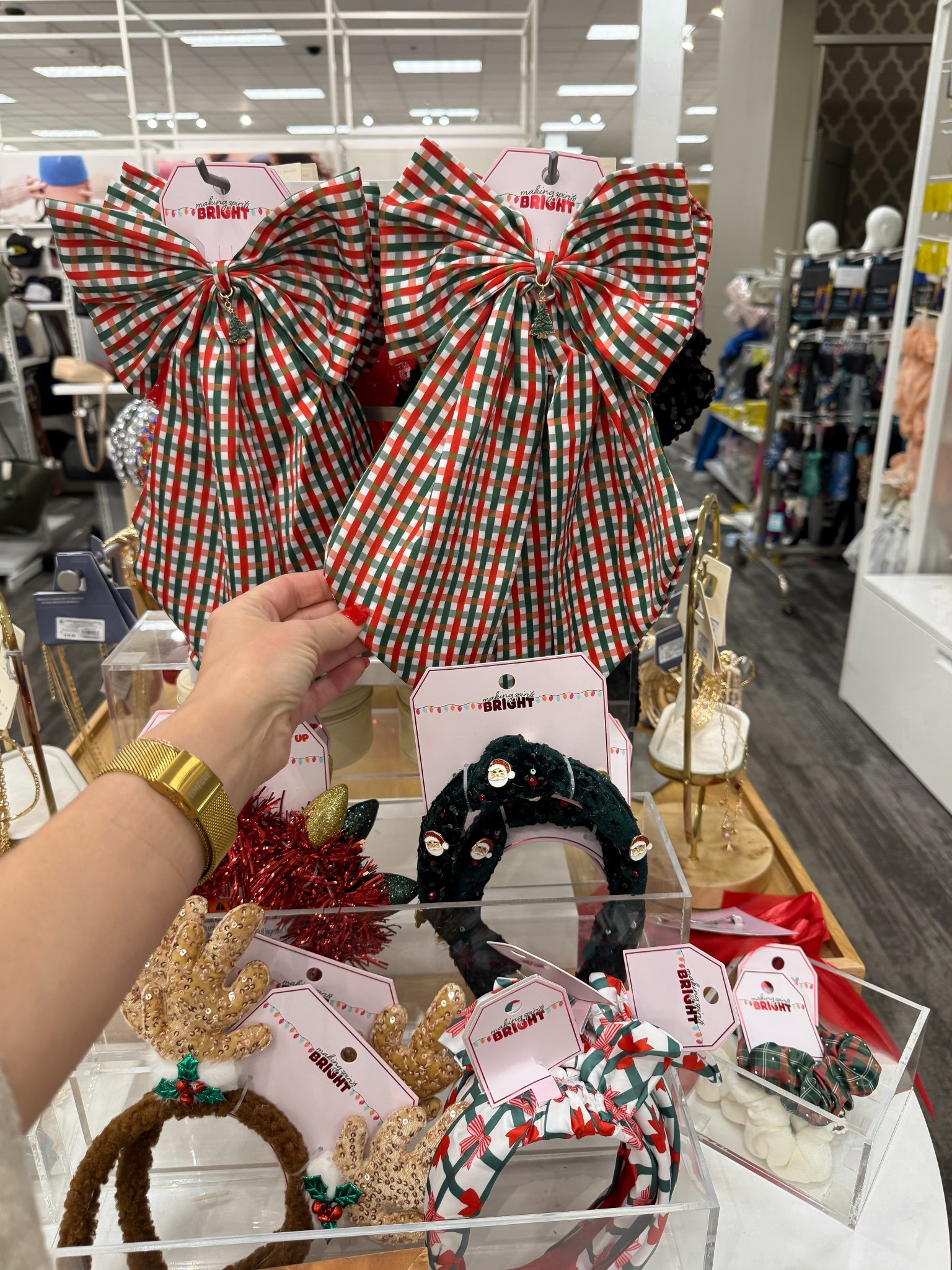 Cutest holiday bow! Target style has so many cute holiday finds. #target @target

#LTKStyleTip #LTKHoliday #LTKSeasonal