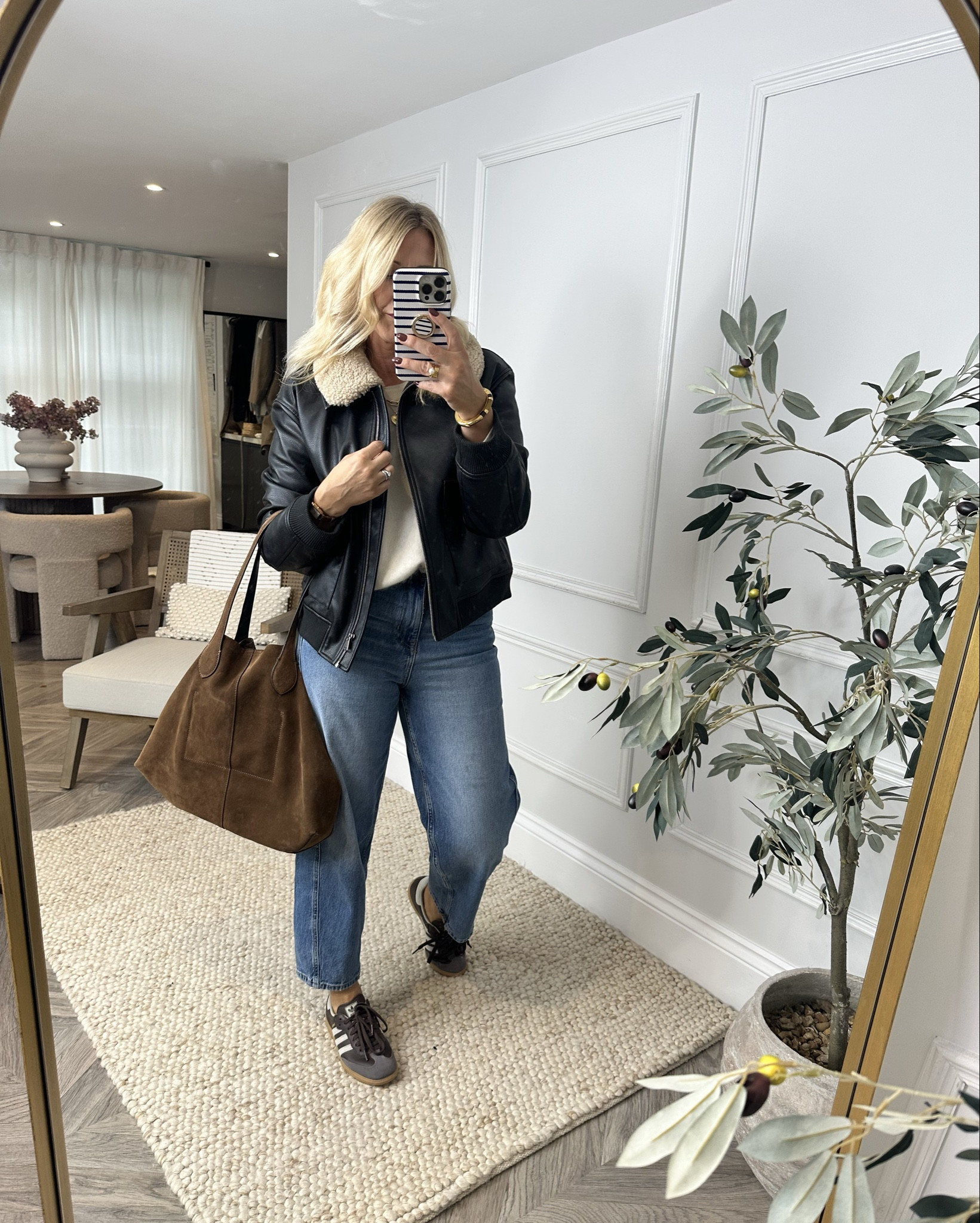 Day 13 of festive holiday outfits and we’re going casual with barrel and carrot shaped jeans, practical boot and trainers and then elevating the entire look by changing the shoes and coat. 

These transitions are all made easier by the fact that I’ve got on a neutral base layer underneath. 

#LTKmidsize #LTKstyletip #LTKautumn