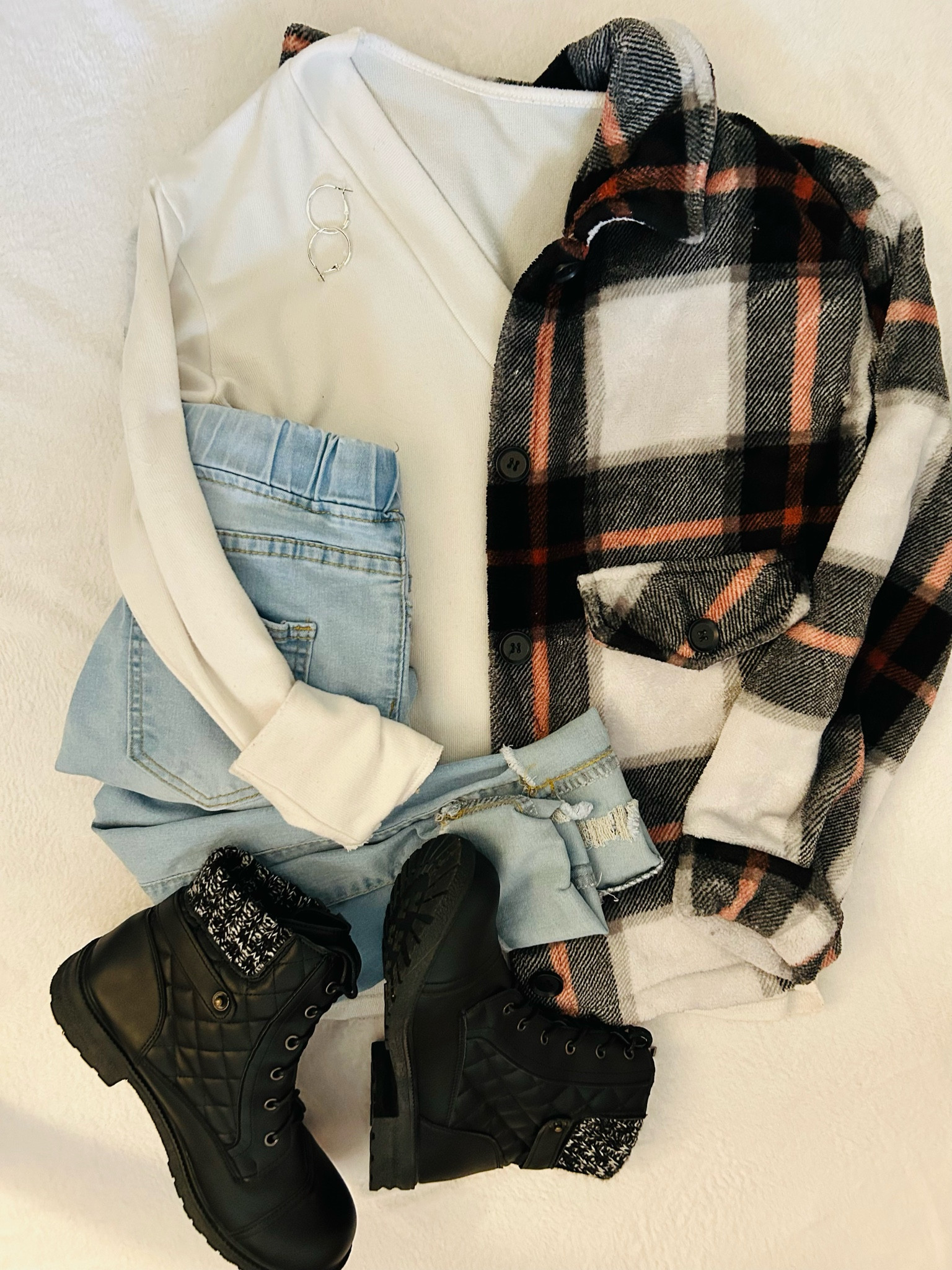 Cozy Winter Outfit Inspo |
   @fashionably.sarah
 
