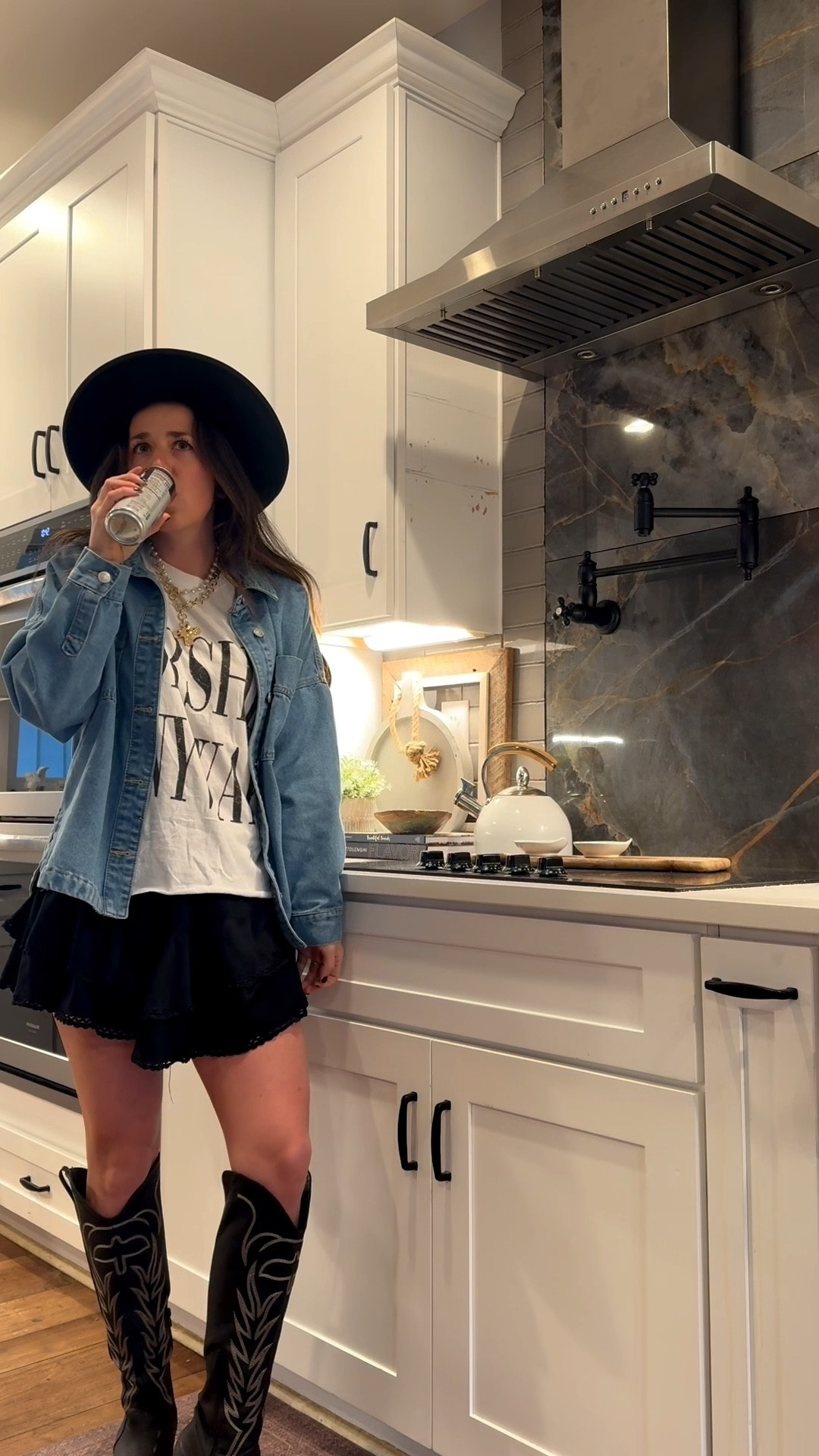 This outfit >> 

#LTKootd #LTKmomlife