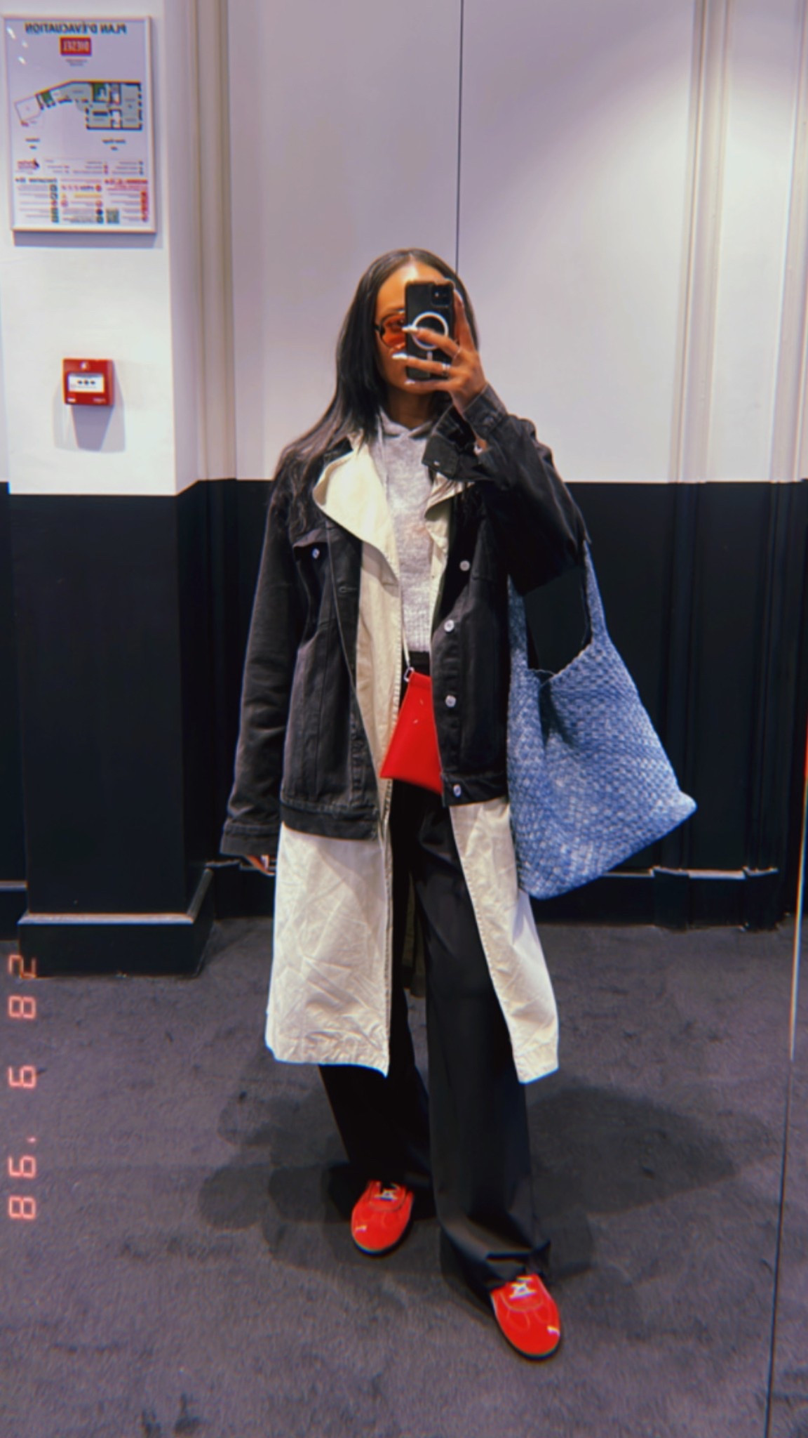  Clearing through the drafts! The art of layering ❤️

Sweater: Primark
Trench: H&M
Denim Jacket: H&M
Pants: Zara
Shoes: Puma x Laquan Smith
Hobo Bag: Amazon
Crossbody Bag: Margiela

#LTKSaleAlert #LTKSeasonal #LTKootd