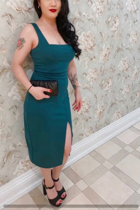 This green cocktail dress is sexy!!

Holiday dress, cocktail dress, emerald green dress

#LTKunder100 #LTKFind