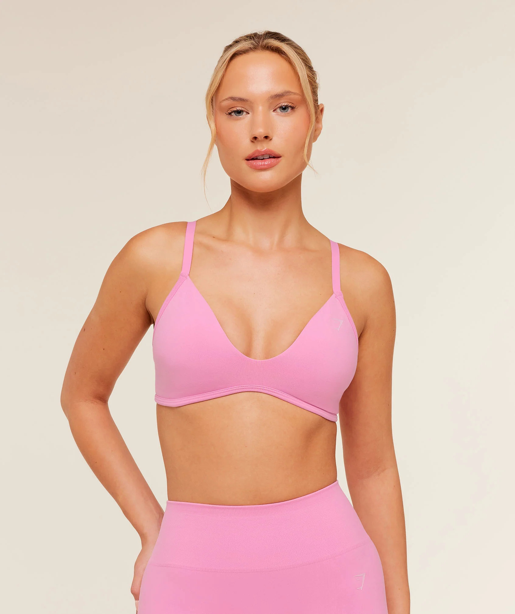 Soft Sculpt V-neck Sports Bra | Gymshark US