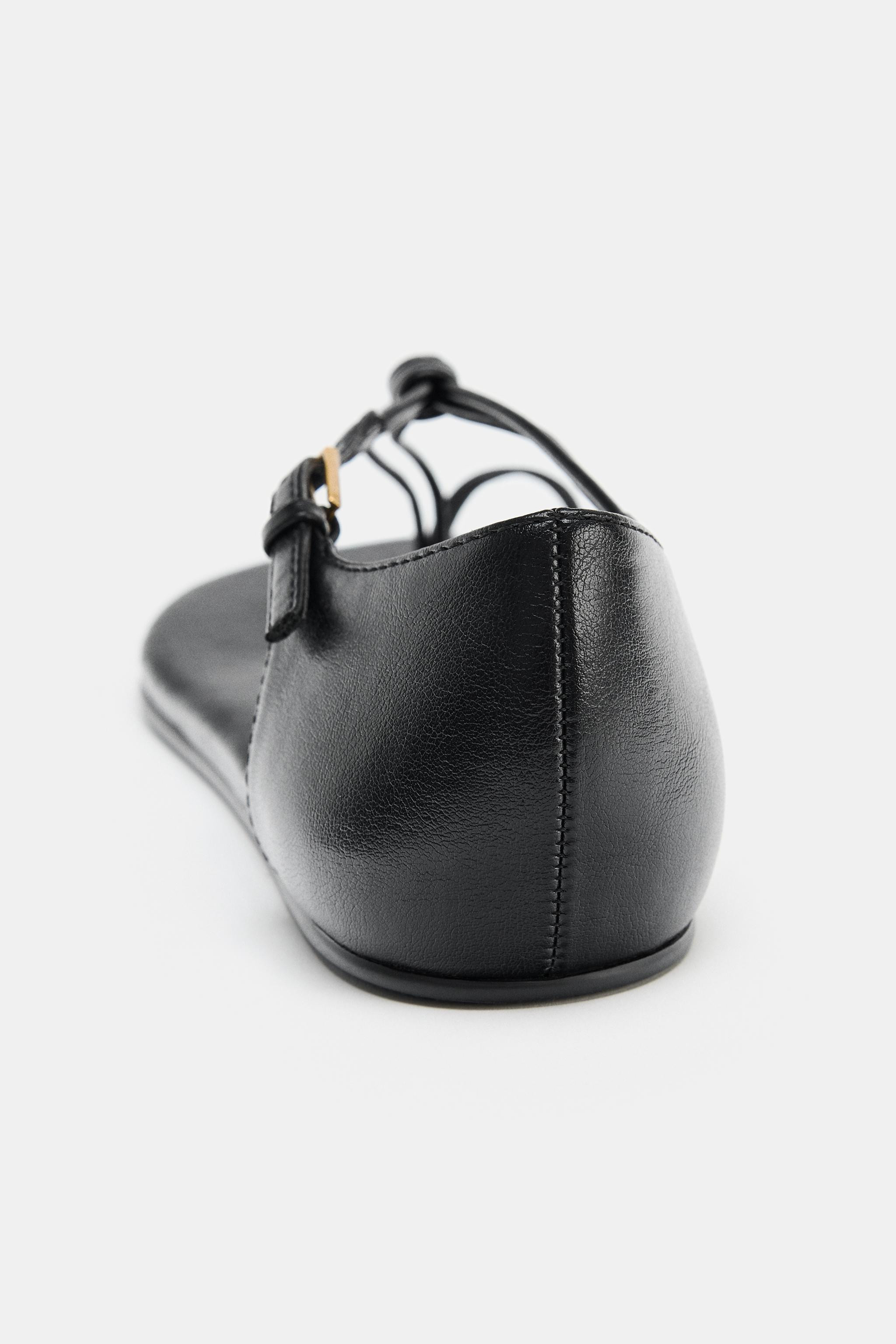 FLAT SANDALS WITH KNOTTED TOE STRAP | Zara US