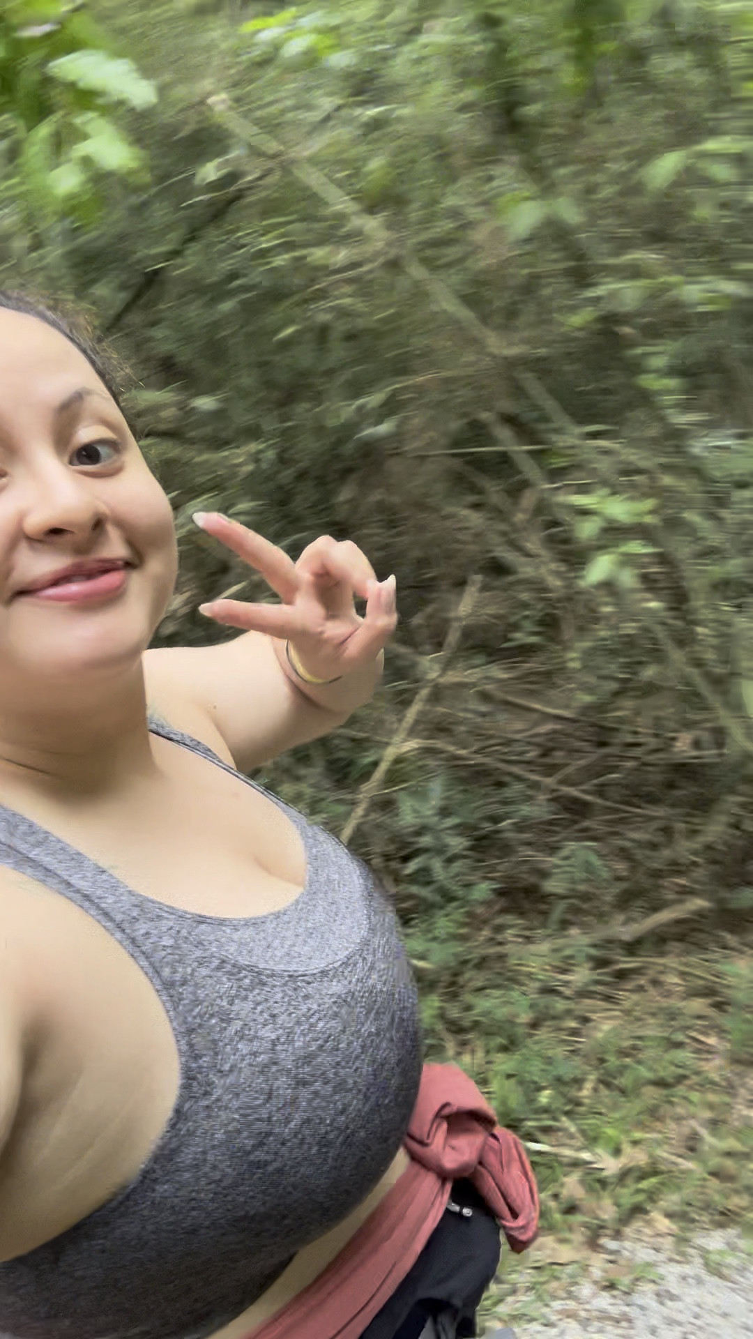 Quer uma dica de um top de ginástica que REALMENTE segure tudo? PEGA ESSA ❤️

Top Track&Field duplamente revestido! Eu AMO!

#LTKfitness #LTKbrasil #LTKmidsize