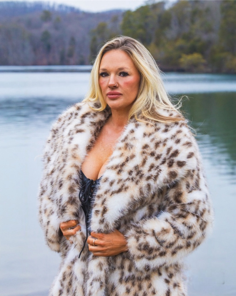 Women’s leopard Foux fur coat

#LTKSeasonal #LTKStyleTip