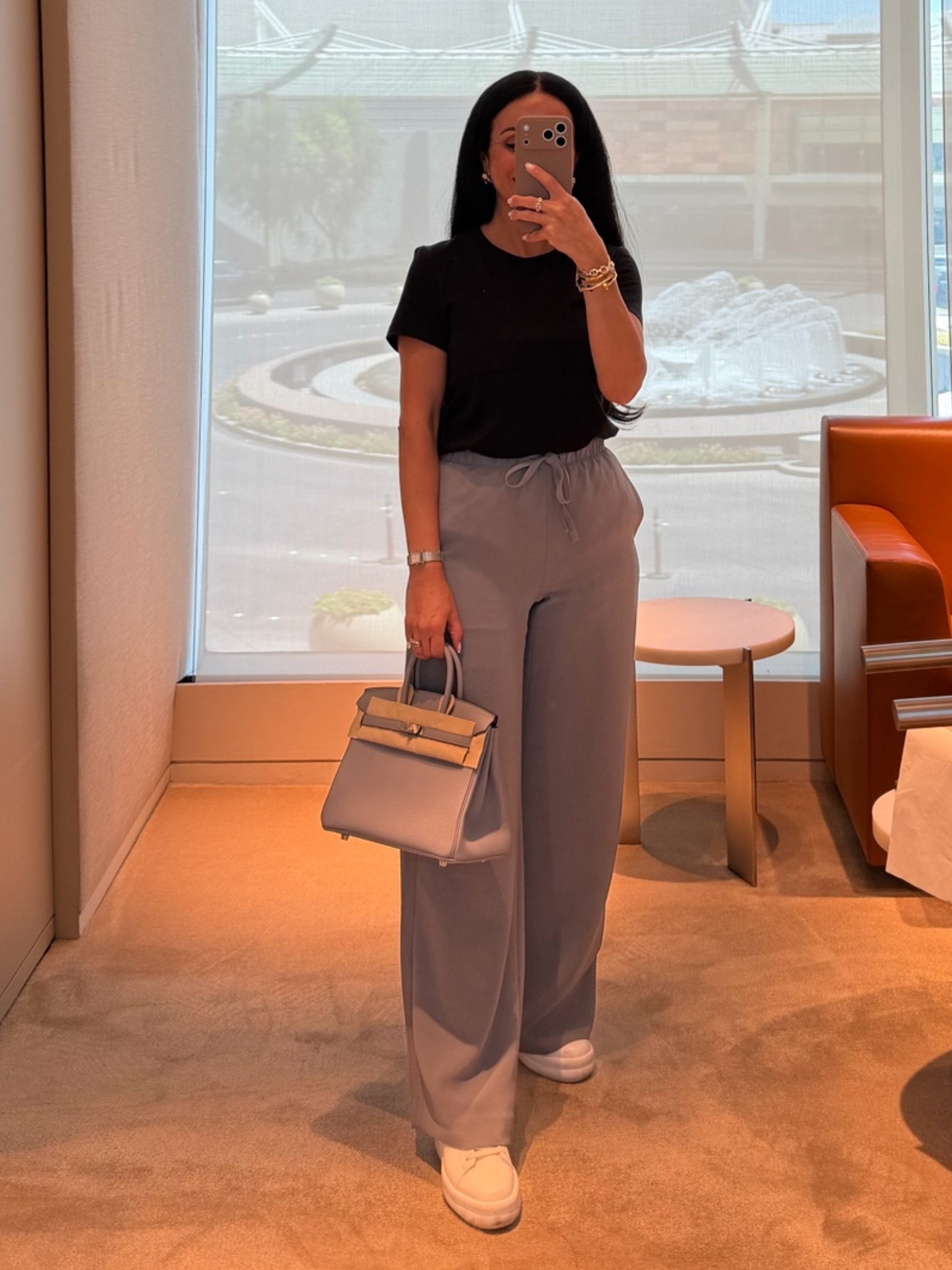 Favorite travel pants! 

Pant size: Xxs regular length 

Aritzia | Rita Salmo | petite fashion | Hermes Birkin 25

#LTKOver40 #LTKPetite