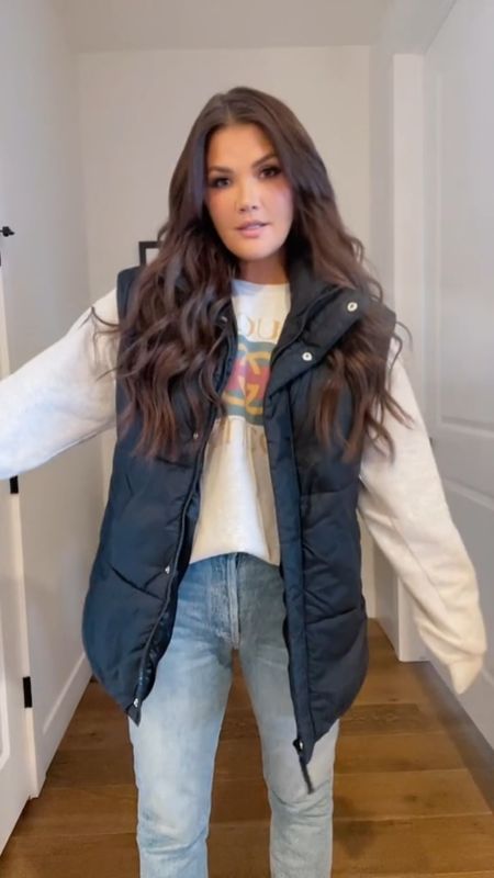 OOTD - Winter Look 

Agolde Riley Crop Jeans 
Chelsea Boots 
Oversized Puffer Vest 



#LTKSeasonal #LTKstyletip #LTKshoecrush