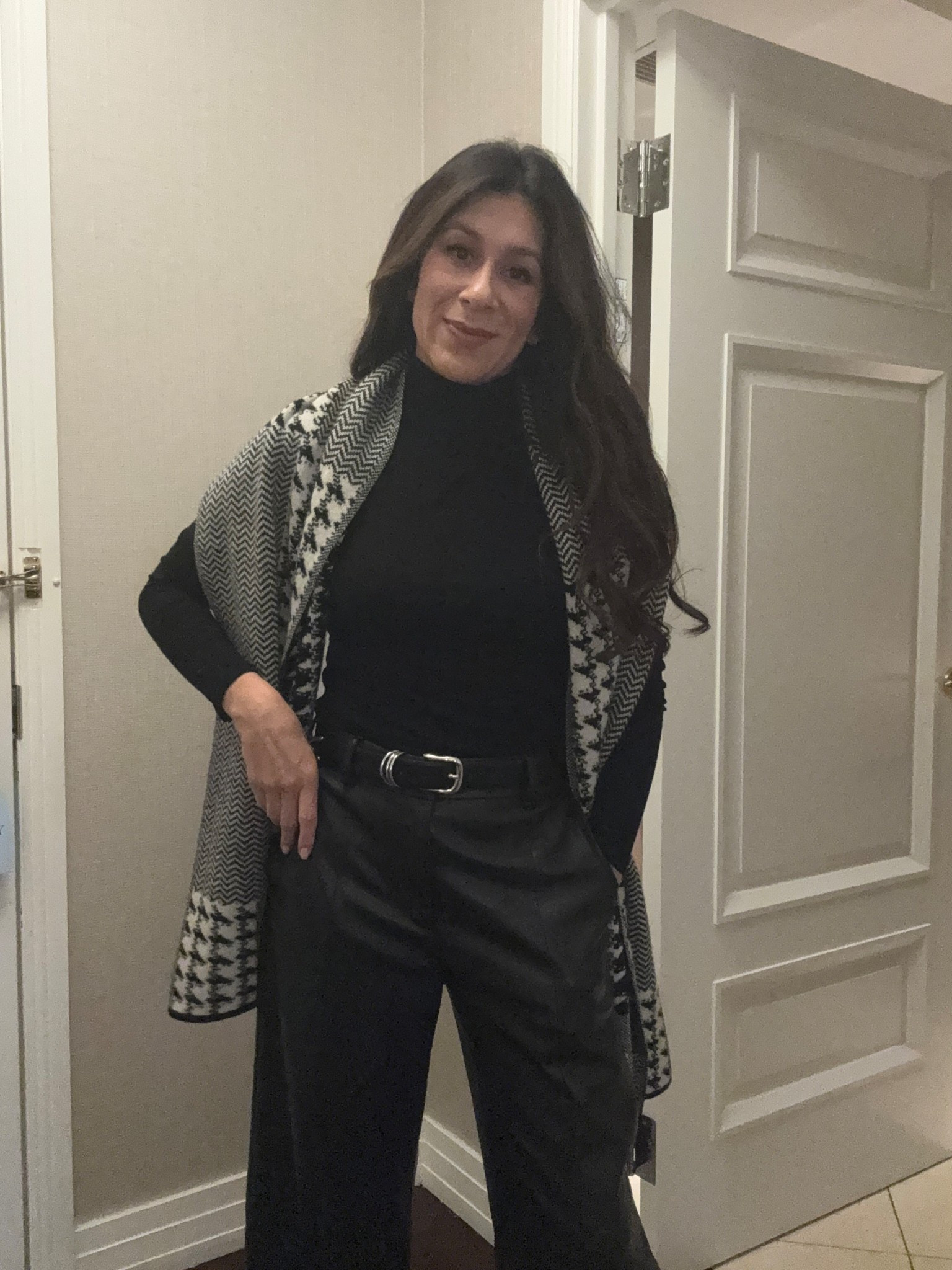 Chic, classic, and always in style. 🖤 When in doubt, an all-black look never fails! ✨ I added a Chanel scarf for extra layering and warmth. 
#OOTD #EffortlessStyle #TravelnSparkle
