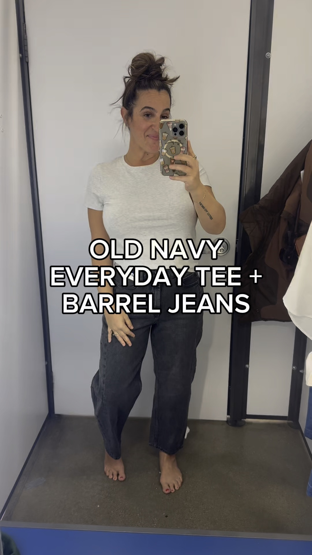Old navy didn’t with these barrel jeans! Probably my fav thus far! Tee is perfect! Soft and stretchy!

Jeans have minimal stretch and black runs smaller than blue. I’m in a 10.

Tee true to size, I’m in a medium. 

#LTKFindsUnder50 #LTKStyleTip #LTKOver40