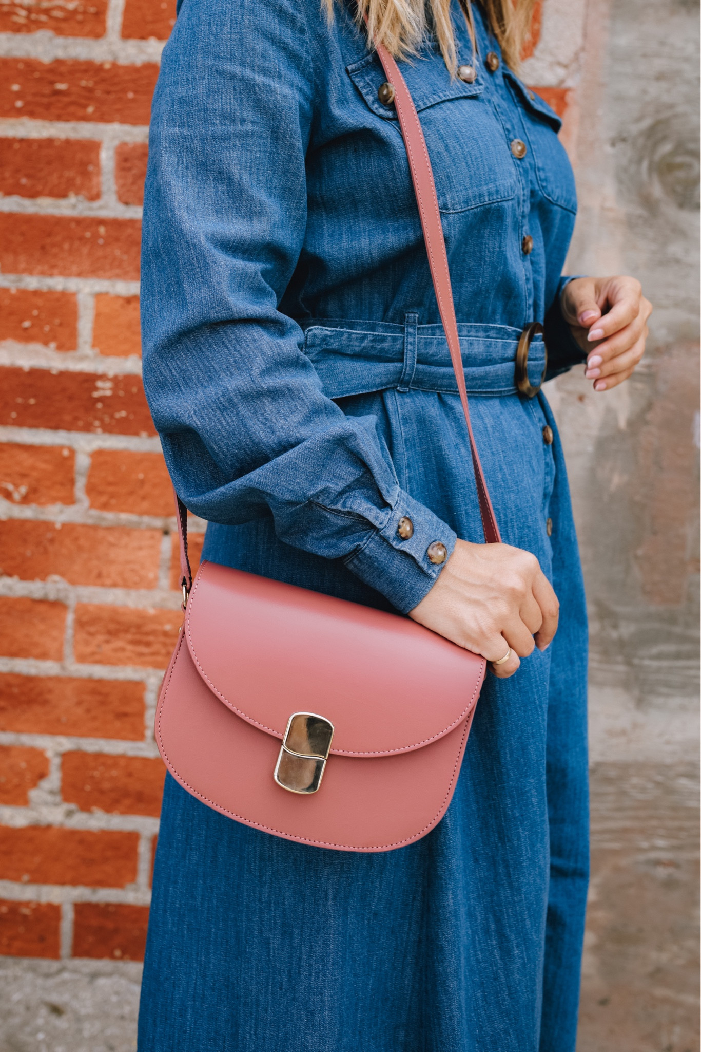 Absolutely adore this bag for fall!

Thai bag looks small, but it’s quite spacious inside and easily fits my phone, wallet, keys and sunglasses. 

Comes in multiple colors. 

#LTKSeasonal #LTKFind #LTKitbag