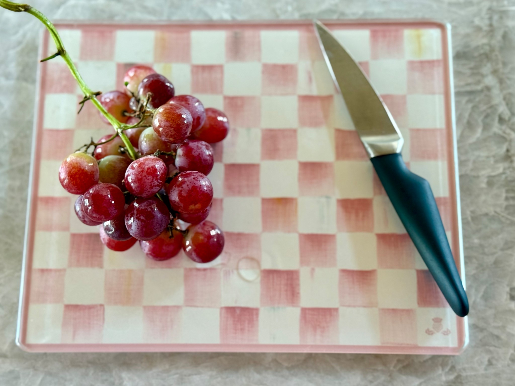 cutie little glass cutting board 💗🎀

#LTKHome #LTKFindsUnder100 #LTKSeasonal