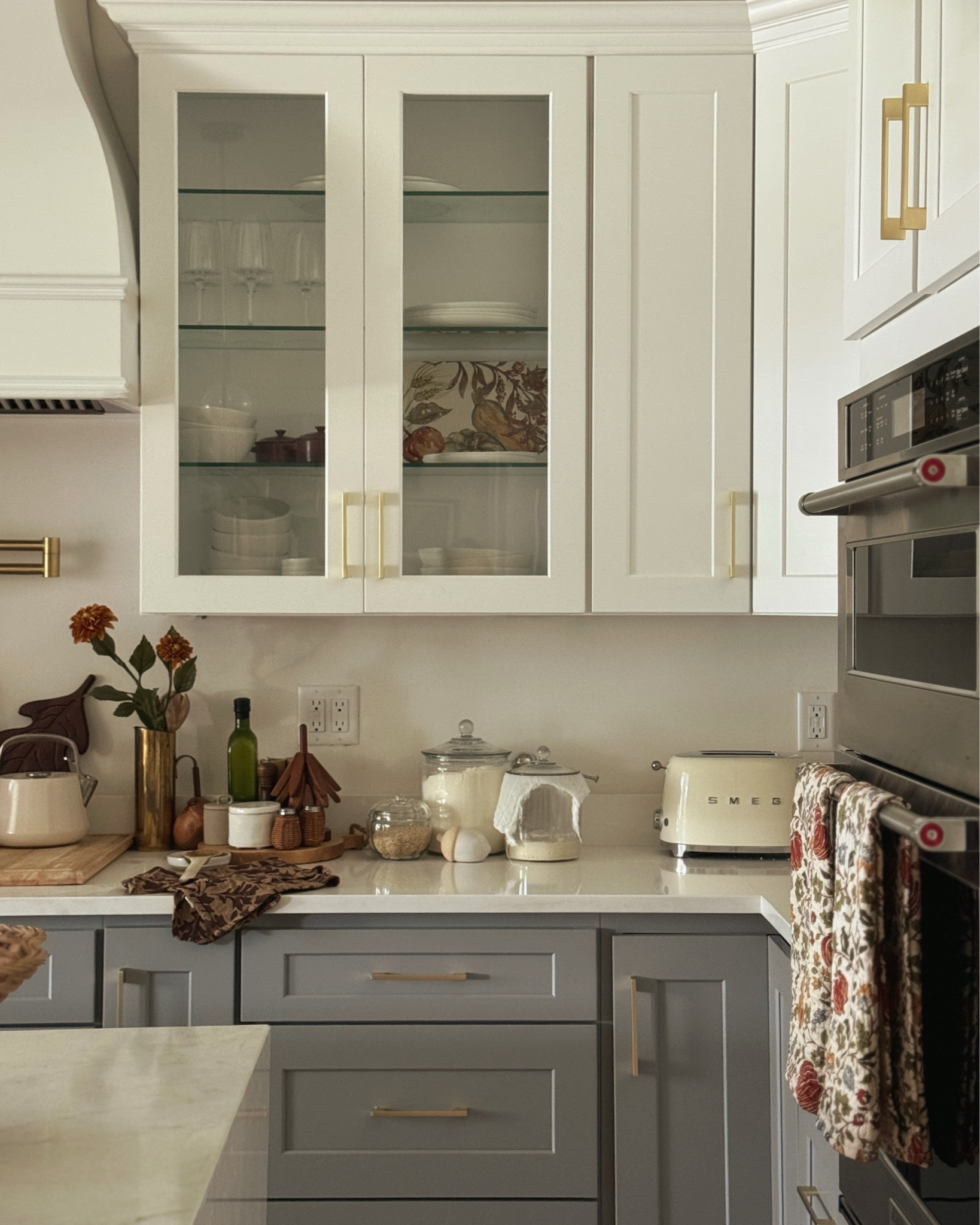 Fall in our kitchen 🤎

#LTKSeasonal #LTKHome #LTKFindsUnder50