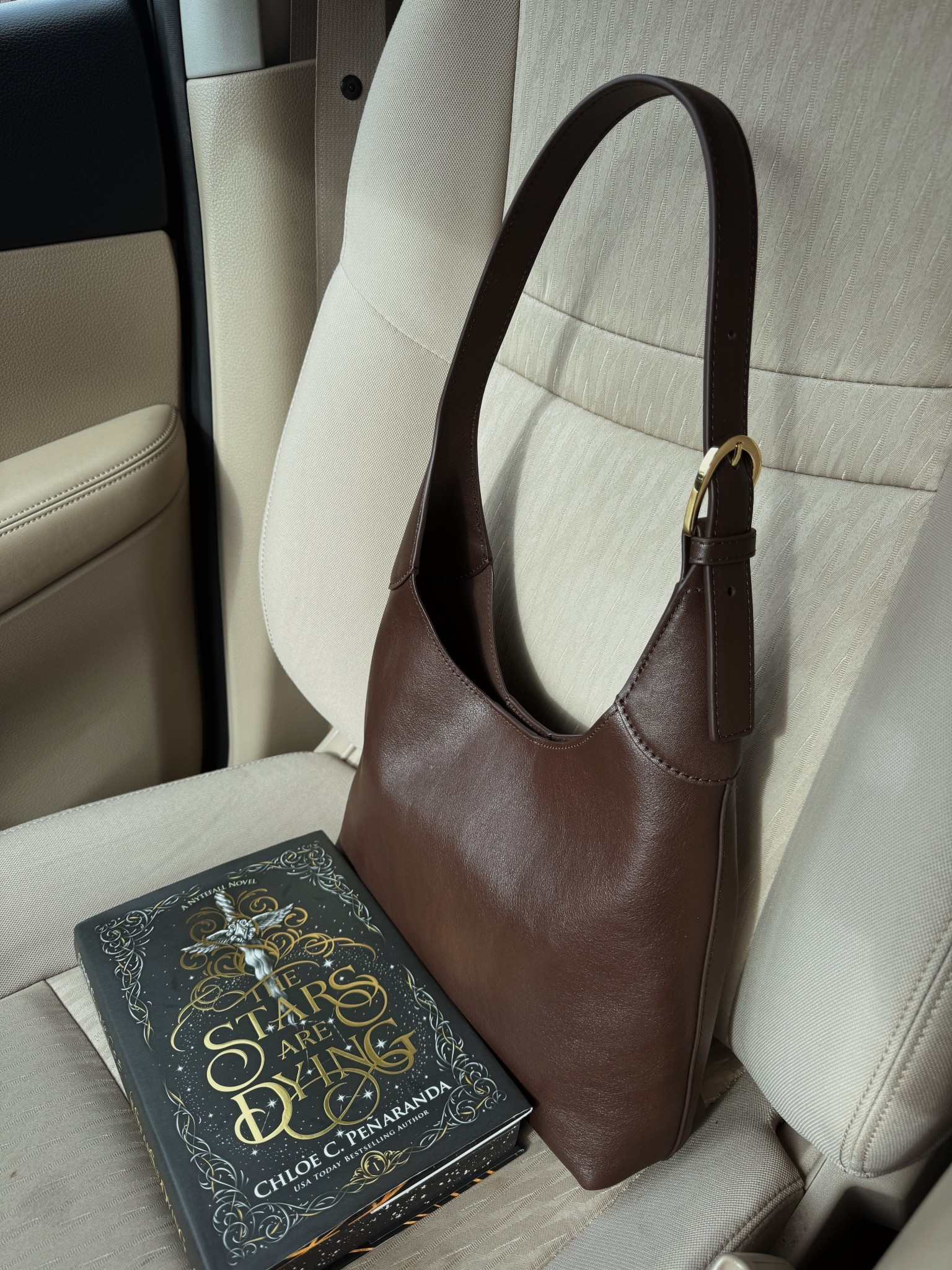 Found my new go-to handbag — linking it here 👜

#LTKdayinmylife #LTKootd #LTKgrwm