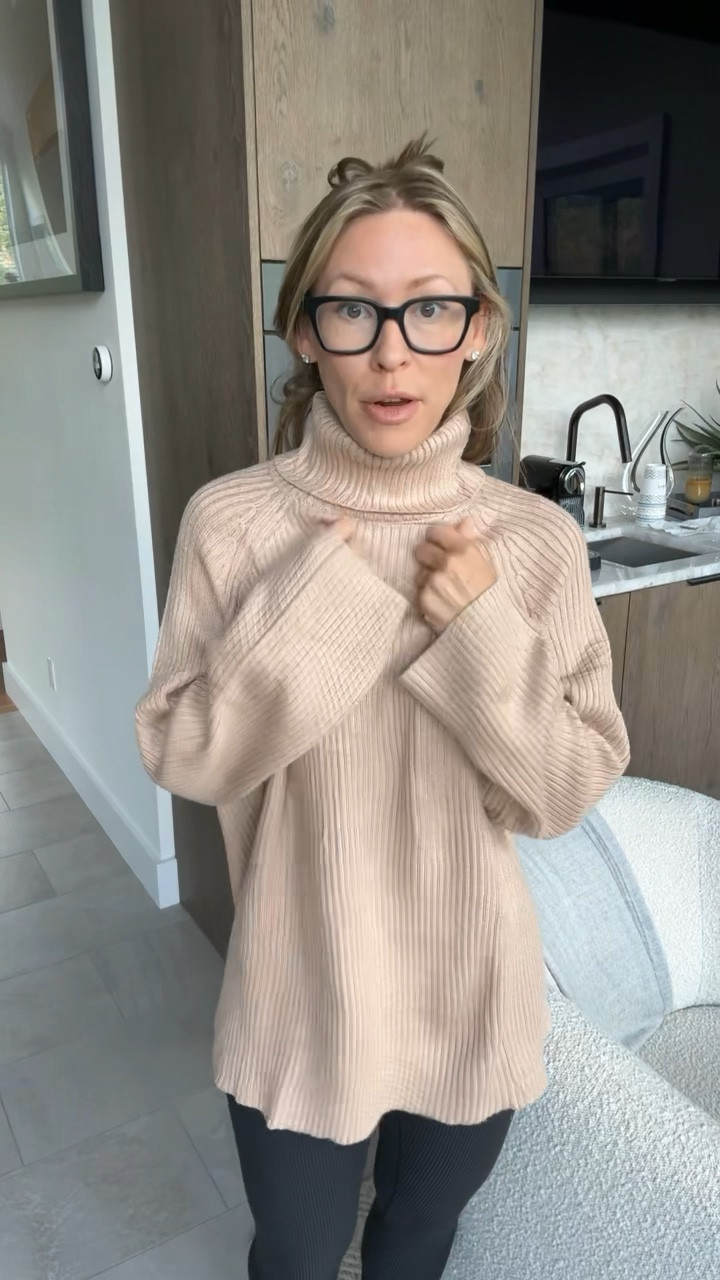 The perfect oversized sweater to throw on with leggings when you want to be comfortable but still look put together! 

#LTKFindsUnder50 #LTKSeasonal #LTKStyleTip