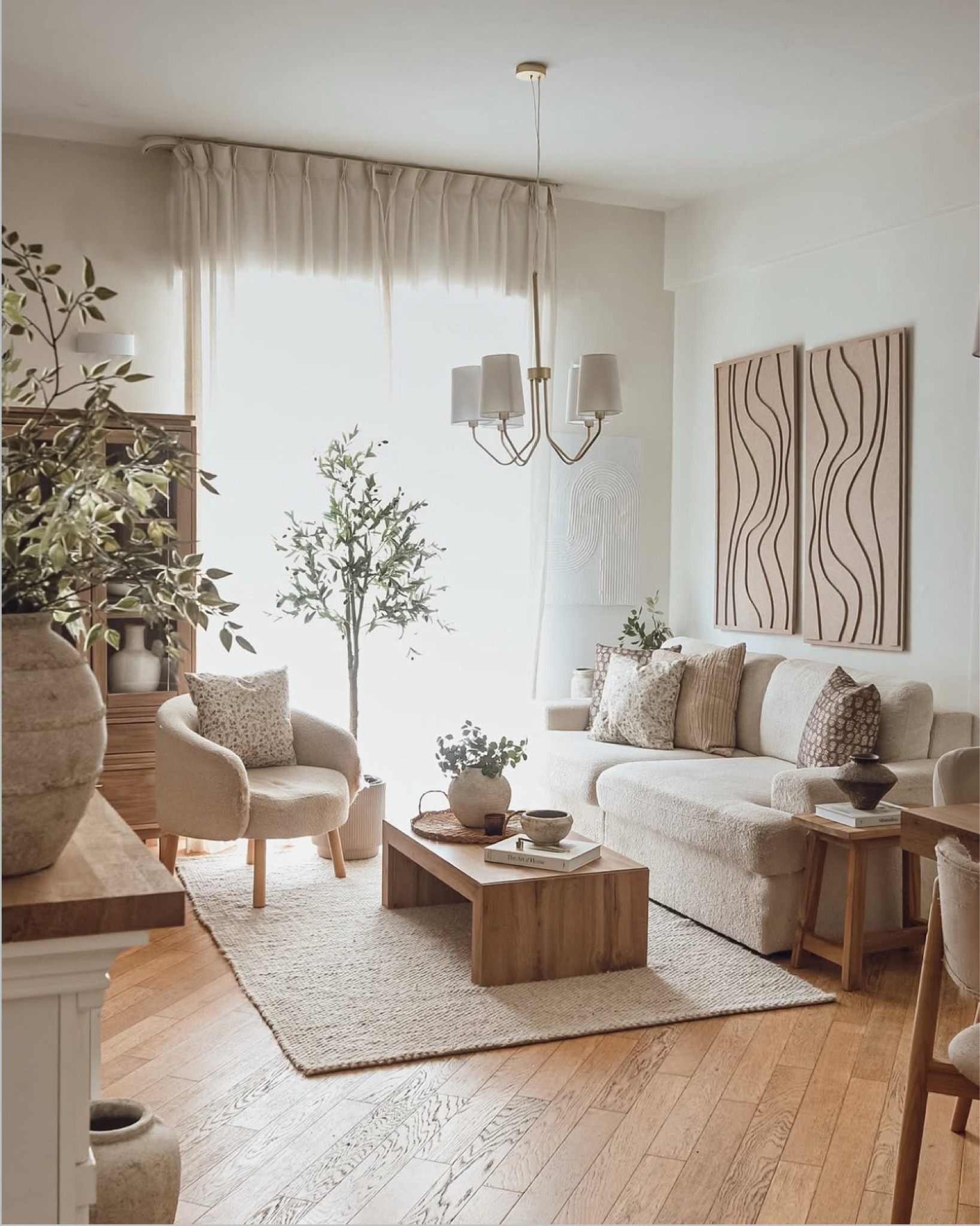 Dreamy Living Room on a Budget🌿



Amazon Home Finds, Living Room Inspiration, Budget Friendly, Home Ideas, Beautiful Home Decor, Cozy Living Roomm

#LTKFamily #LTKStyleTip #LTKHome