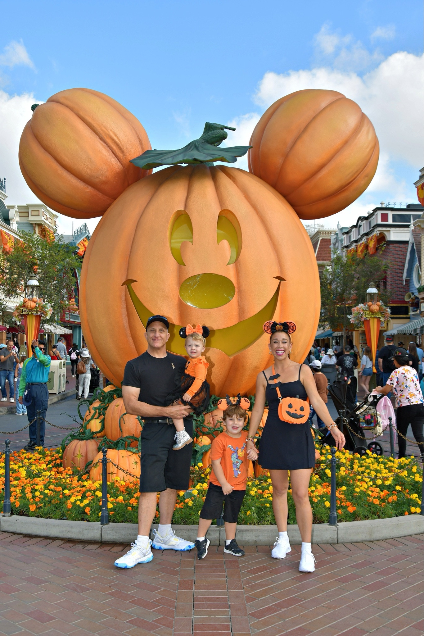 Disneyland Halloween Outfits 🎃👻 #disneyhalloween #disneylandvacation #falldisneylandoutfits #halloweendisneylandoutfits

#LTKFamily #LTKTravel #LTKSeasonal