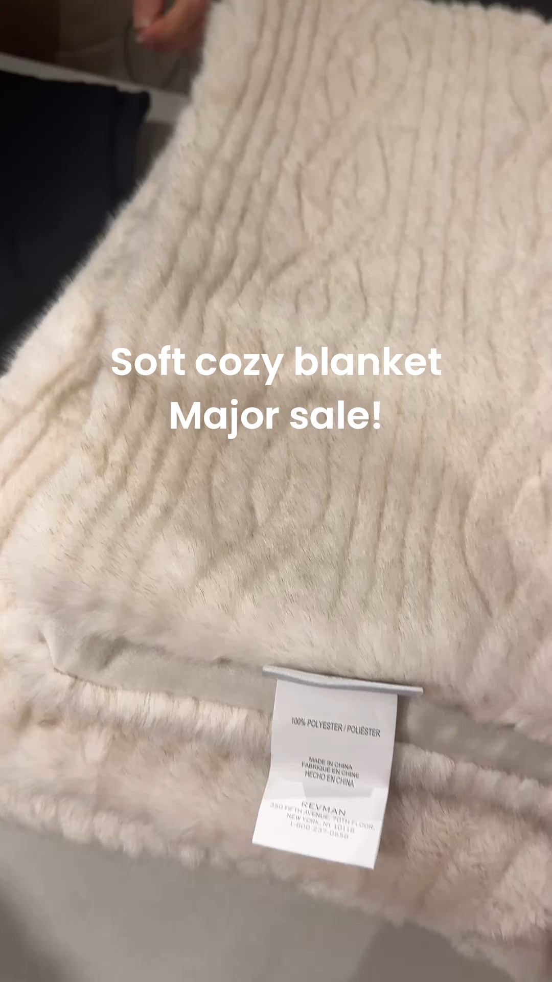 Super soft, super cozy blanket! On Sale!


#LTKHoliday #LTKHome #LTKSeasonal