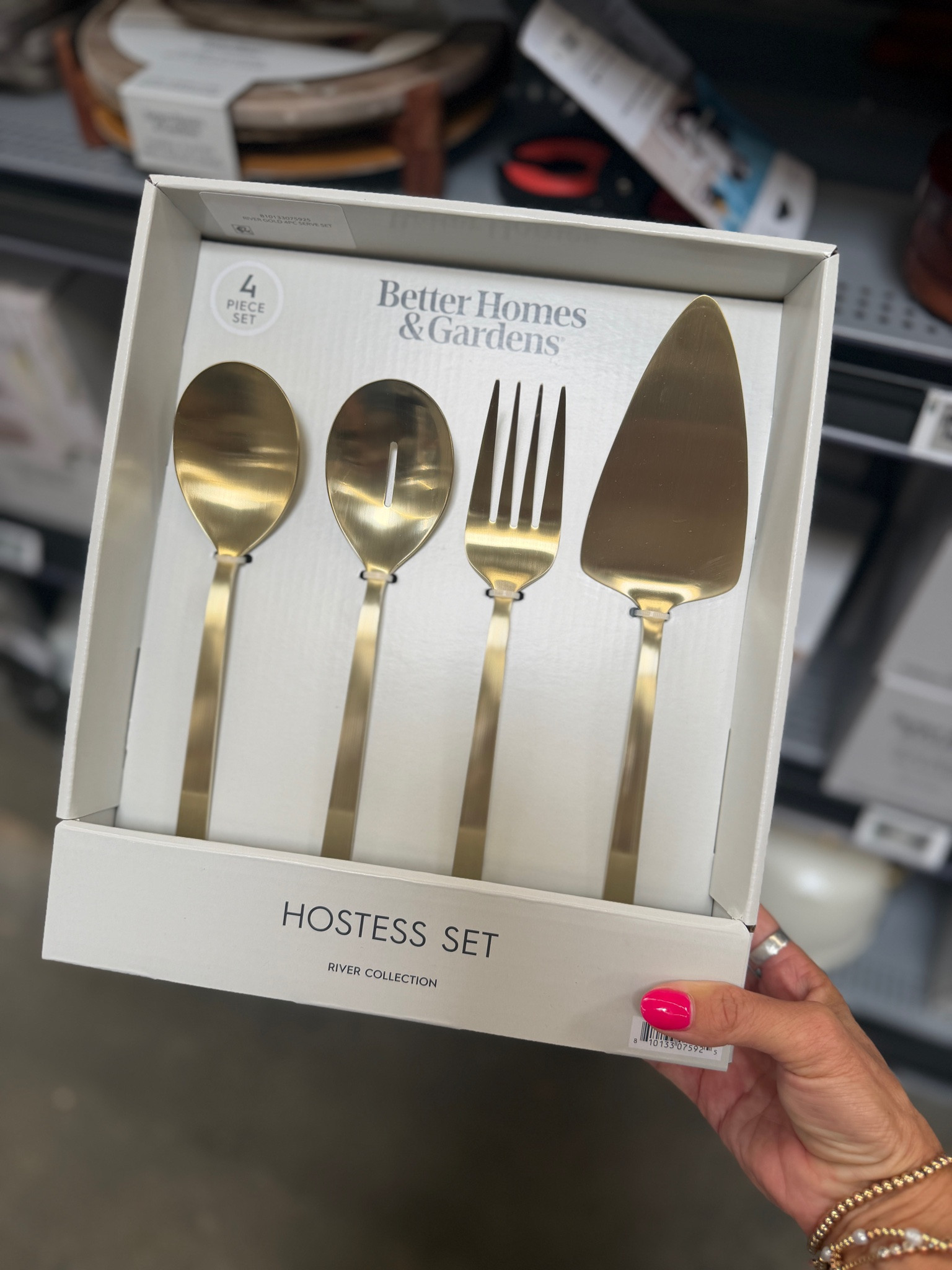 Be ready for the holidays with this beautiful hostess set! Also has a matching flatware set!

#LTKHome #LTKSeasonal