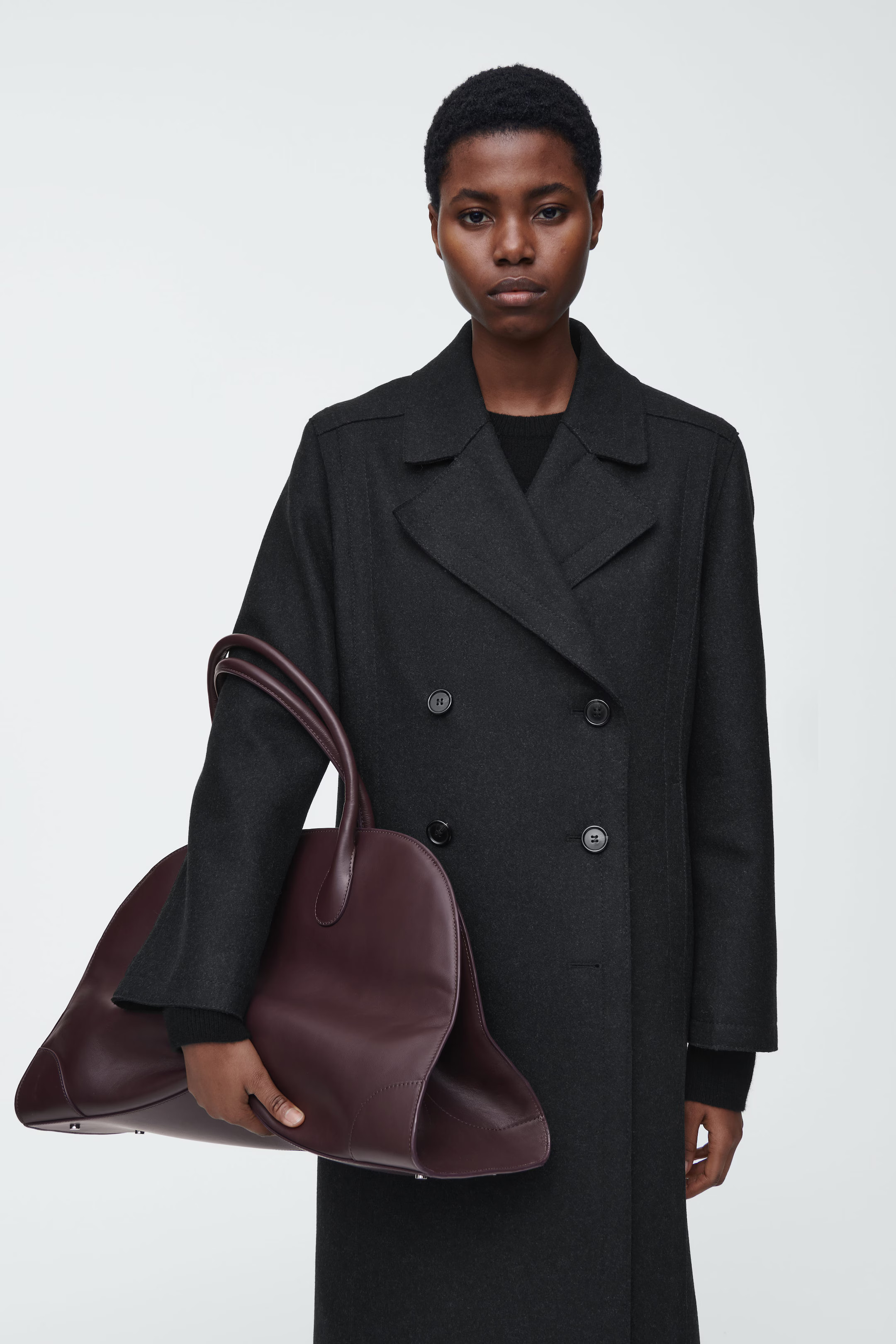 STUDIO BOWLING BAG - LEATHER - BURGUNDY | COS (AU)