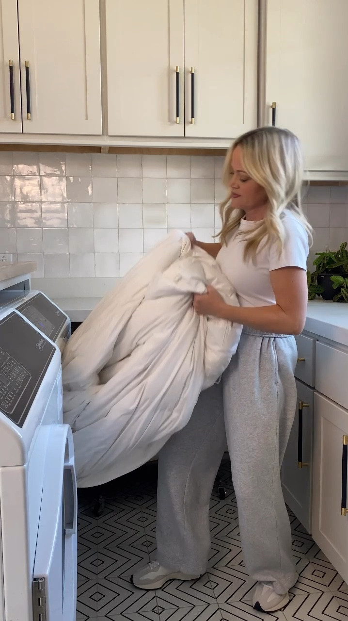 The best duvet you’ll find on Amazon is on sale for Black Friday!! I am a hot-natured sleeper and find that the medium weight is great for our bed! 

Guest bedroom / bedding / best bedding / duvet / bedroom / bedroom decor / cyber week / laundry room / bed 

#LTKHome #LTKGiftGuide #LTKSaleAlert