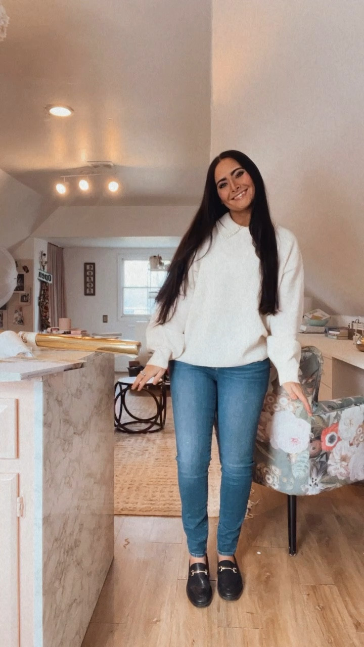 Loving this vintage style pearl collar sweater! So dainty and sweet! Shop it all here 👇🏽
.
.
.
.
{ H&M madewell denim pearls pearl collar sweater casual outfit loafers women’s loafers preppy prep classic vintage }

#LTKfit #LTKunder50 #LTKshoecrush