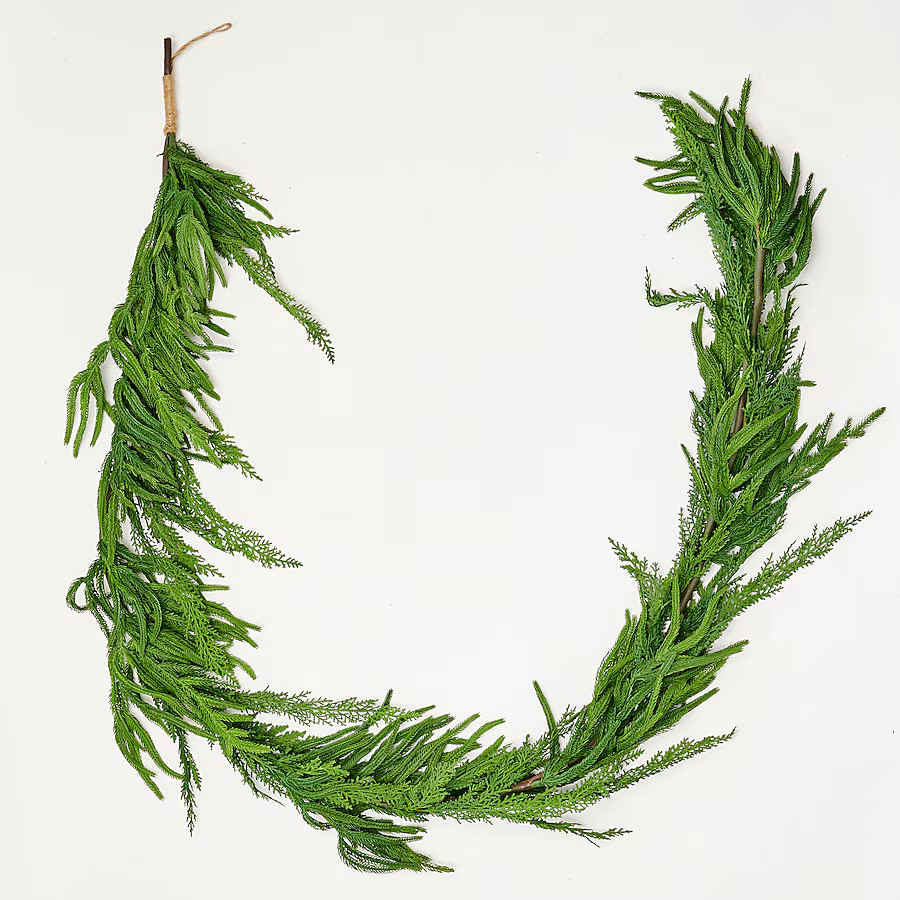 Worth Imports Indoor 7.83-ft Cedar Artificial Garland | Lowe's