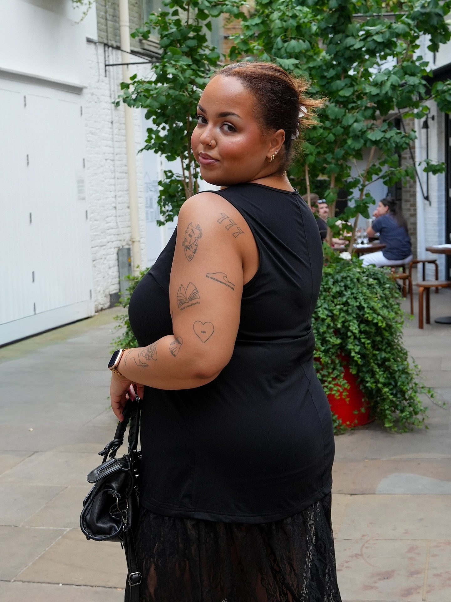 exploring london will never get old – especially in a black dress that’s simple at first glance but has the kind of lace detail that really makes it stand out 🖤✨ 

the lace hem on this SHEIN dress gives it a chic twist that can take you from strolling through colourful streets to dinner and drinks with ease 🥂 

can’t wait to style it for autumn/winter with a leather jacket, swap the sandals for chunky boots and add tights to keep the lace showing through – effortless but still elevated, just how we like it 🤌🏽

ad 💰 use SCuk7janetosayande155 for a discount at SHEIN x
🔍 stay tuned for the trendiest by searching and following Auralis store at SHEIN 🫶🏽 



#LTKcurves #LTKautumn #LTKplussize