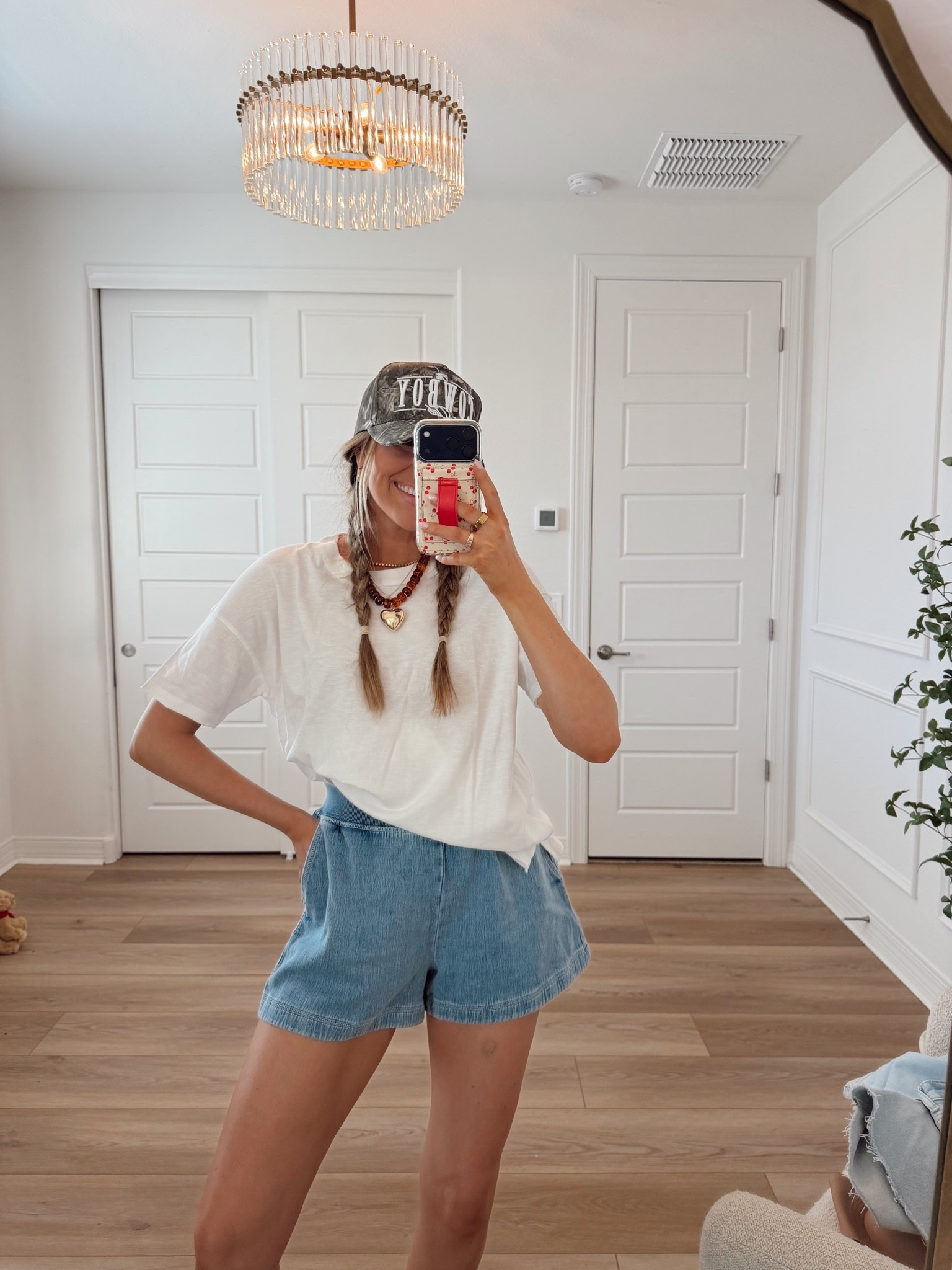 My go-to comfy and cute spring outfit! Wearing an XS tee and small shorts!

#LTKootd