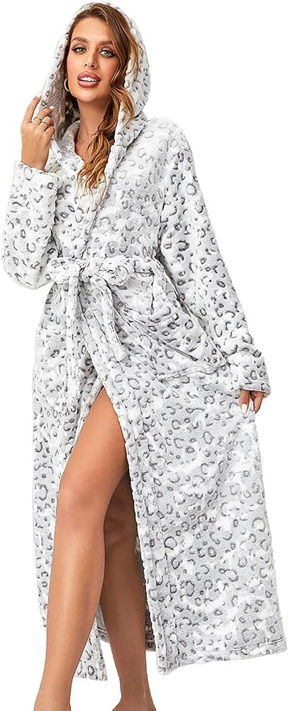 RONGTAI Womens Robes Plush Fleece Hooded Bathrobe Thick Nightgown with Pockets Fluffy Sleepwear | Amazon (US)