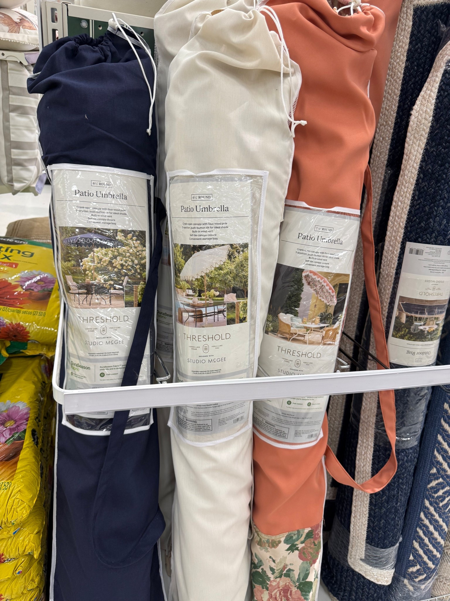 These patio umbrellas 😍😍😍😍!!! So cute to livin up that outdoor space!!
@target #targetpartner #target