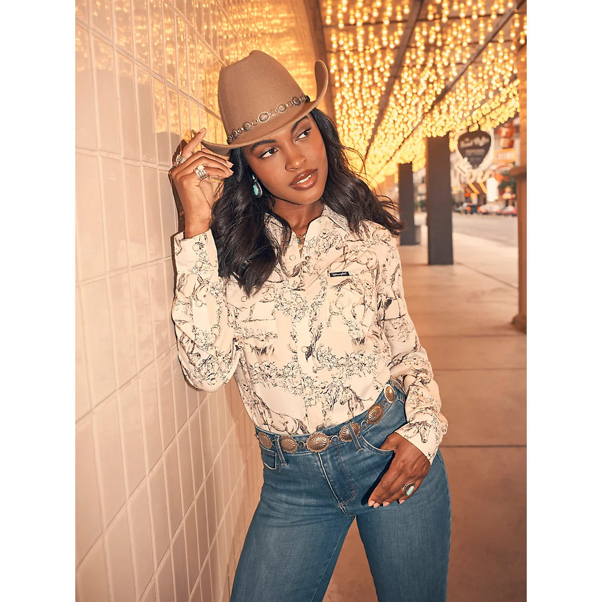 Women's Saddle Up Slim Western Snap Shirt in Cream | Wrangler