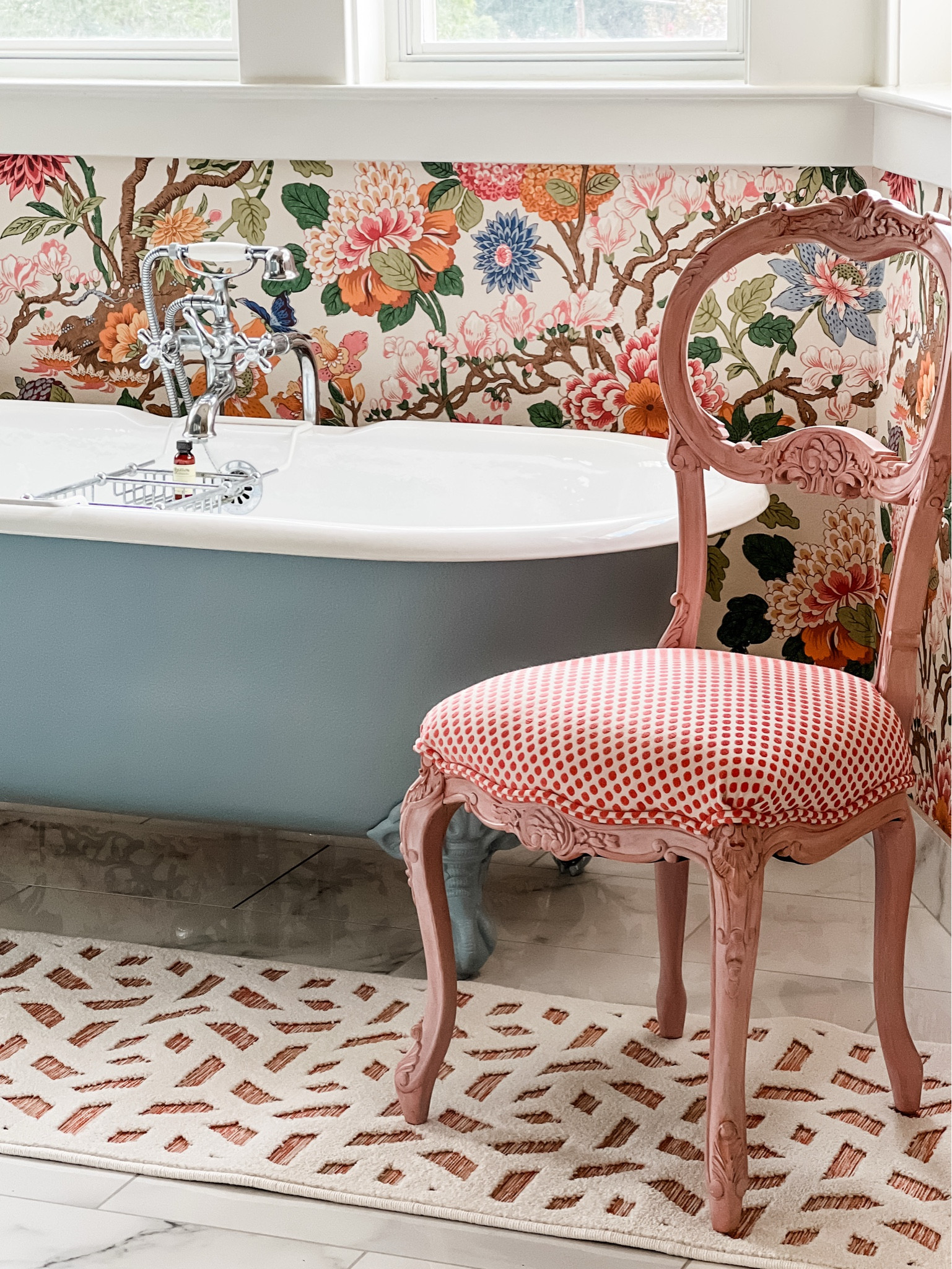 Loving this bathroom from @chairwhimsy.  An eclectic mix of color and pattern. Rug from the @simplysoutherncottage collection 

#LTKSaleAlert #LTKHome #LTKStyleTip