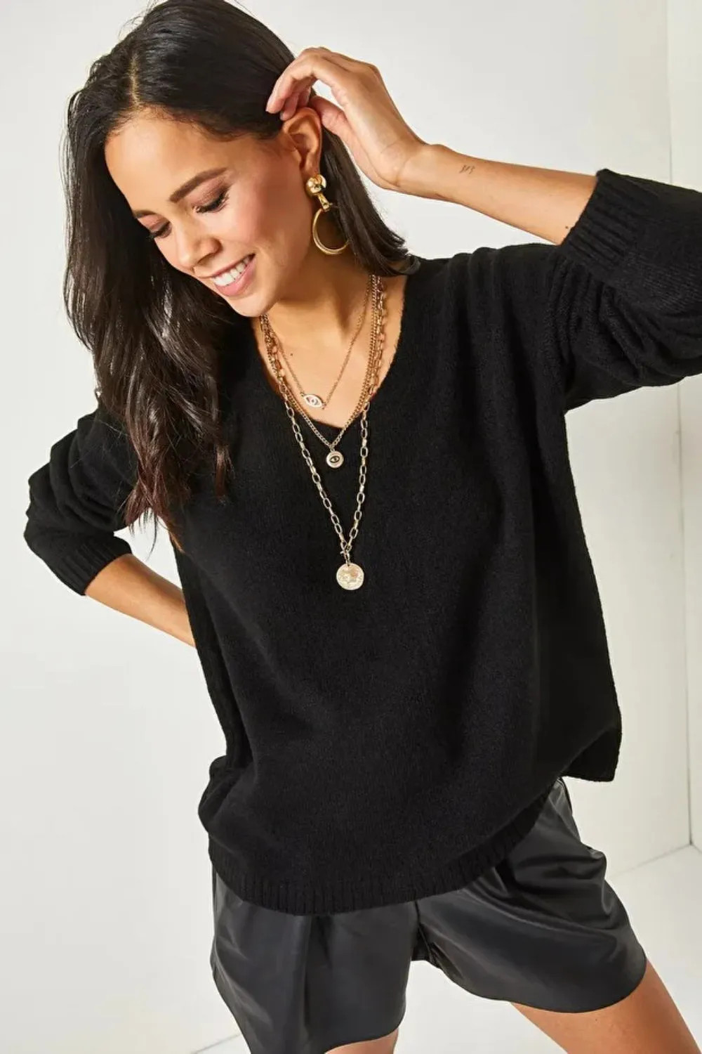 Jumpers & Cardigans | Regular Fit Soft Knit V-Neck Sweater | HOXTON GAL | Oasis UK & IE