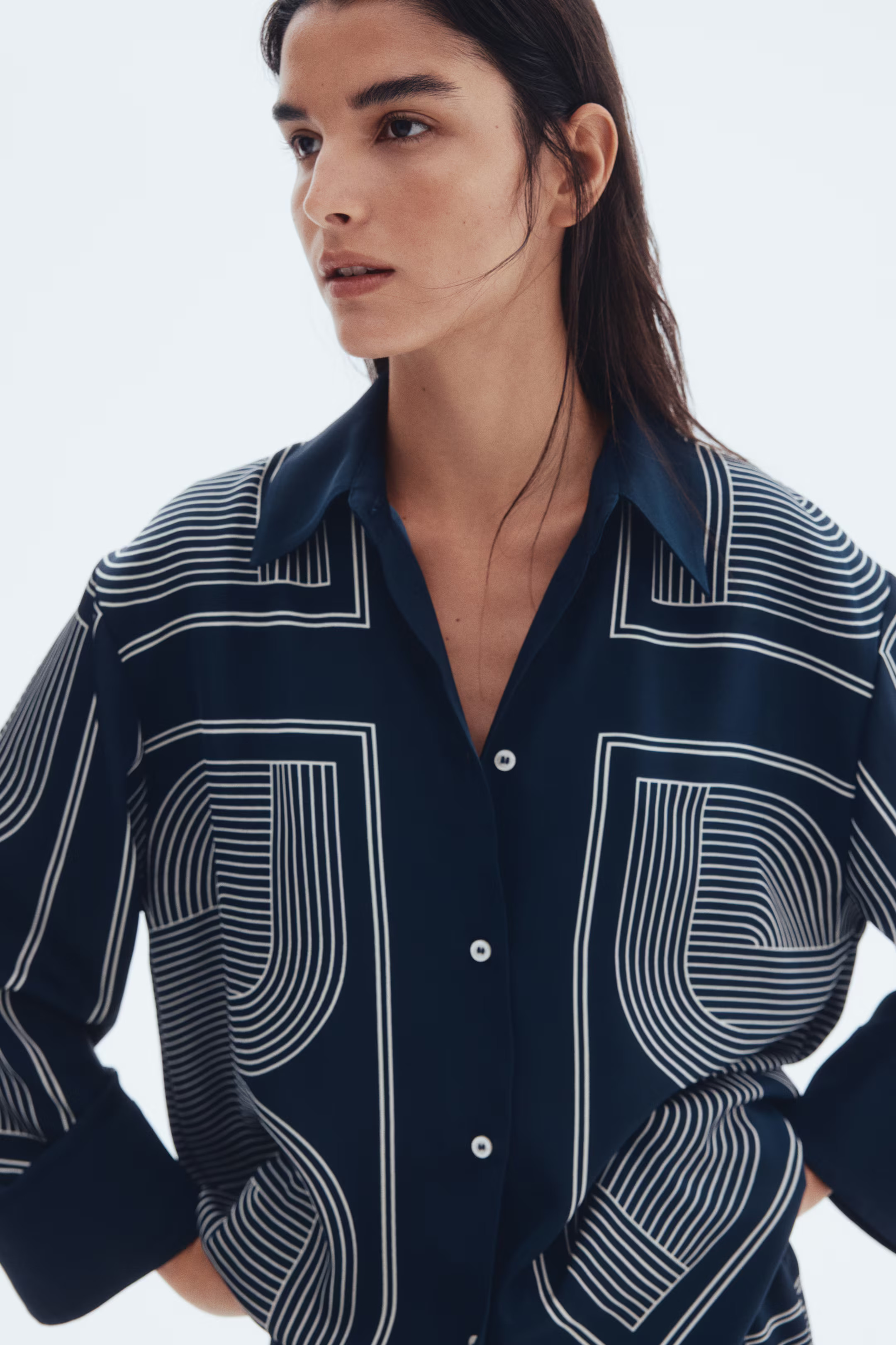 Oversized twill shirt | H&M (UK, MY, IN, SG, PH, TW, HK)