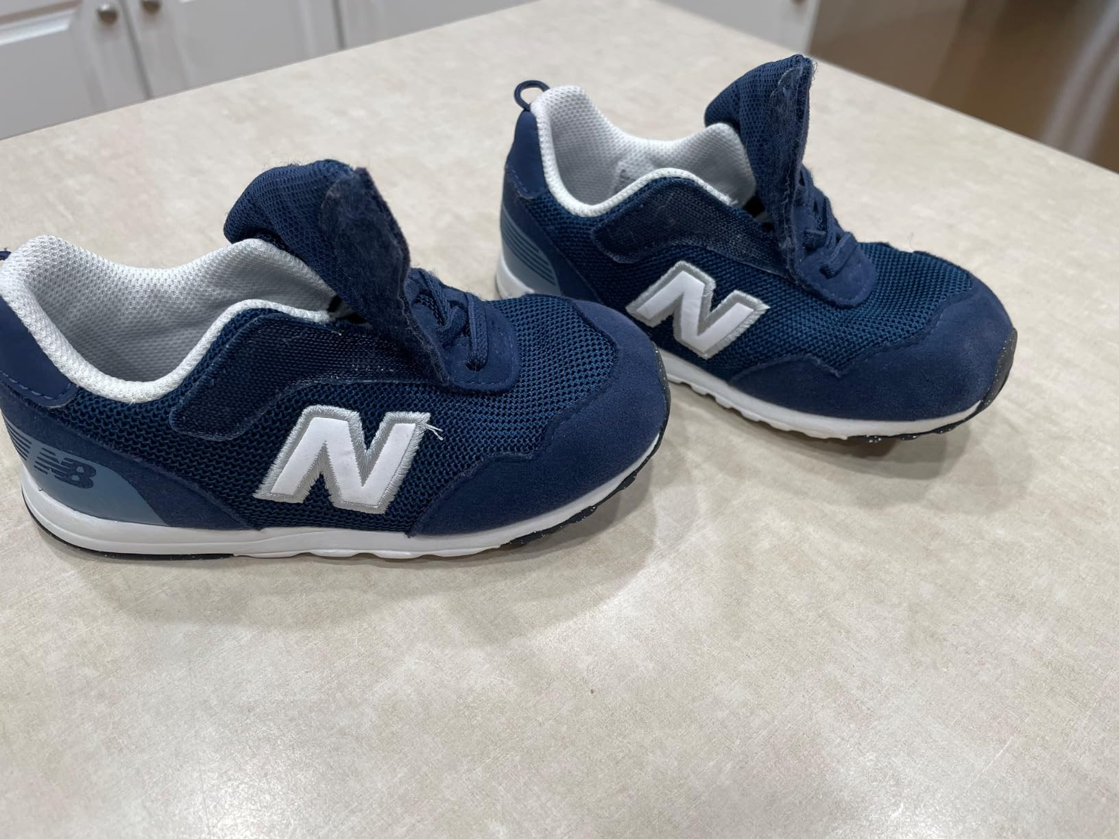 New Balance Unisex-Child 515 V1 New-b Hook & Loop Sneaker | Amazon (US)