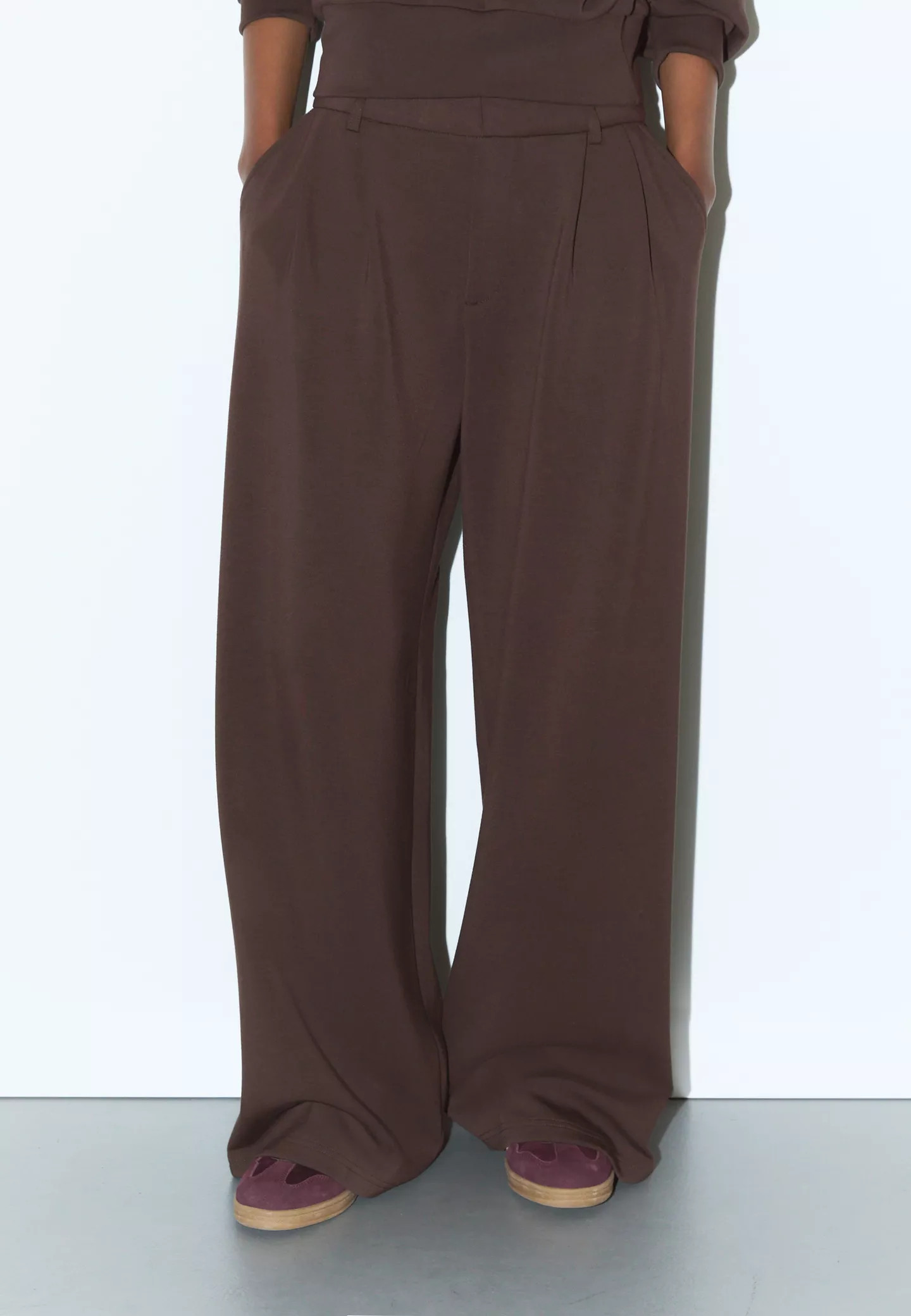 Soft-touch smart trousers | Stradivarius (UK)