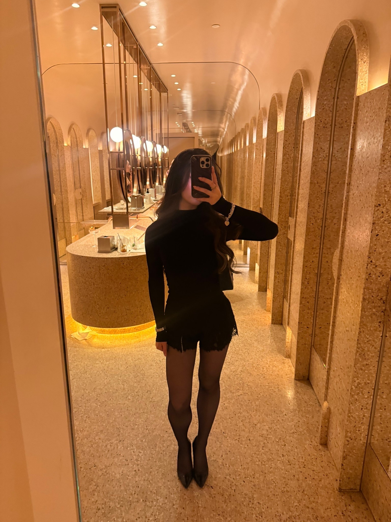 night out ootd

#LTKdatenight #LTKwinter #LTKpartywear