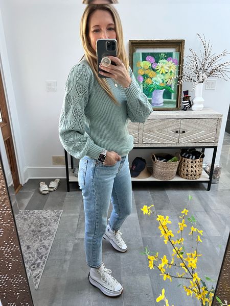 Casual fall outfit!
Sweater, sleeve detail, jeans, sneakers
Wearing sweater in S, jeans in 26