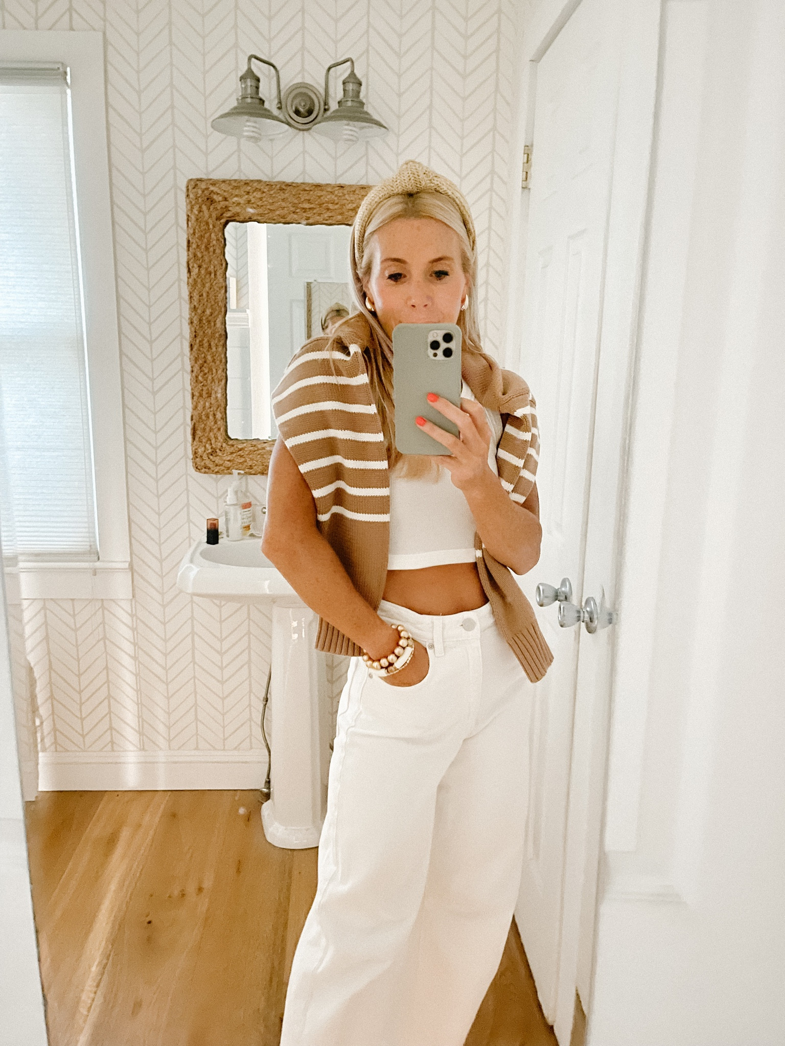 All white summer look
Jeans are Zara but i linked a similar pair from Amazon
Tank is Madewell
Sweater is Marea
Earrings are Amazon 
Bracelets are Amazon 