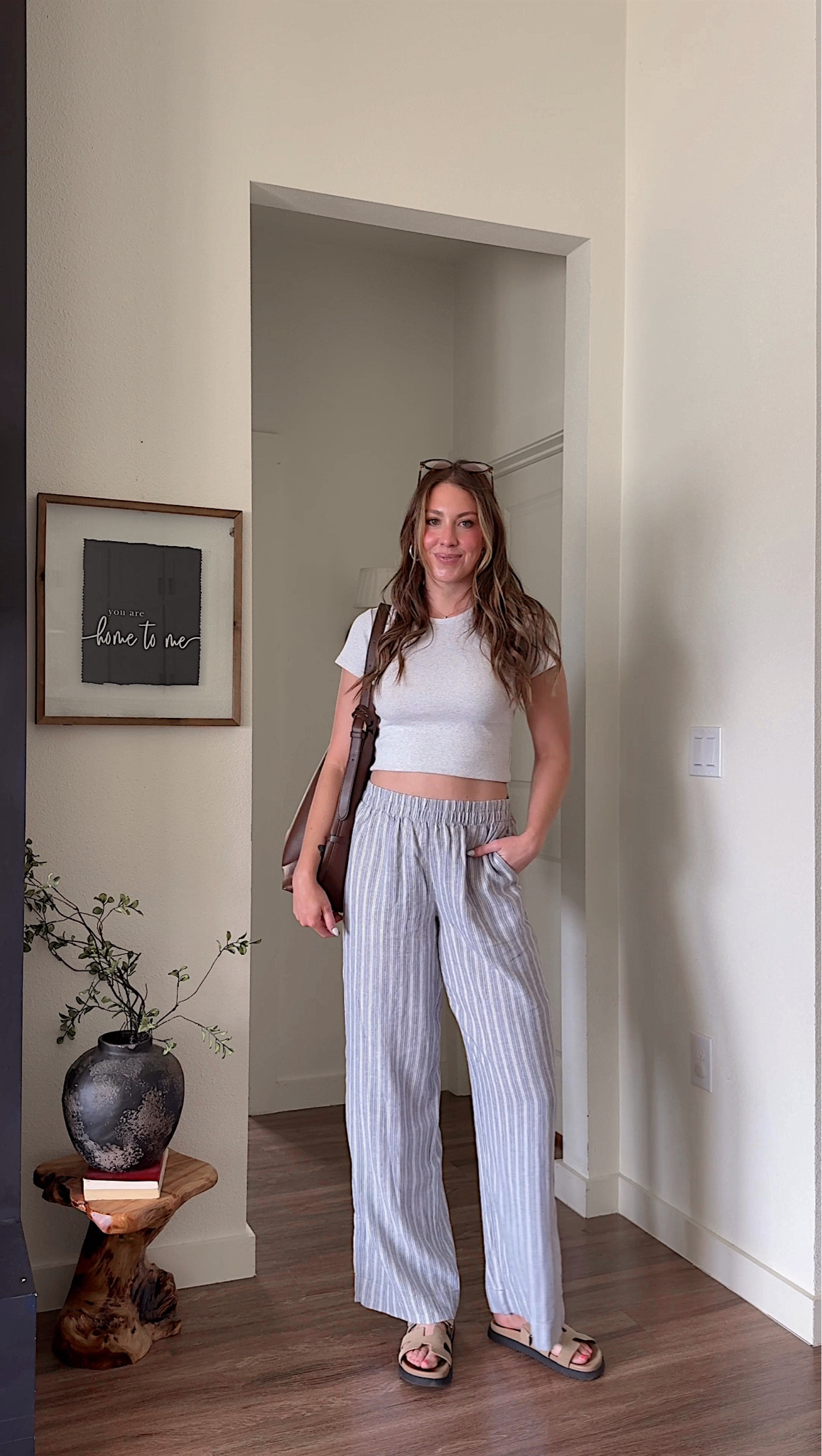 Casual spring mom outfit idea❤️ perfect outfit for running errands, morning drop off & pick up, SAHM, shopping, etc 