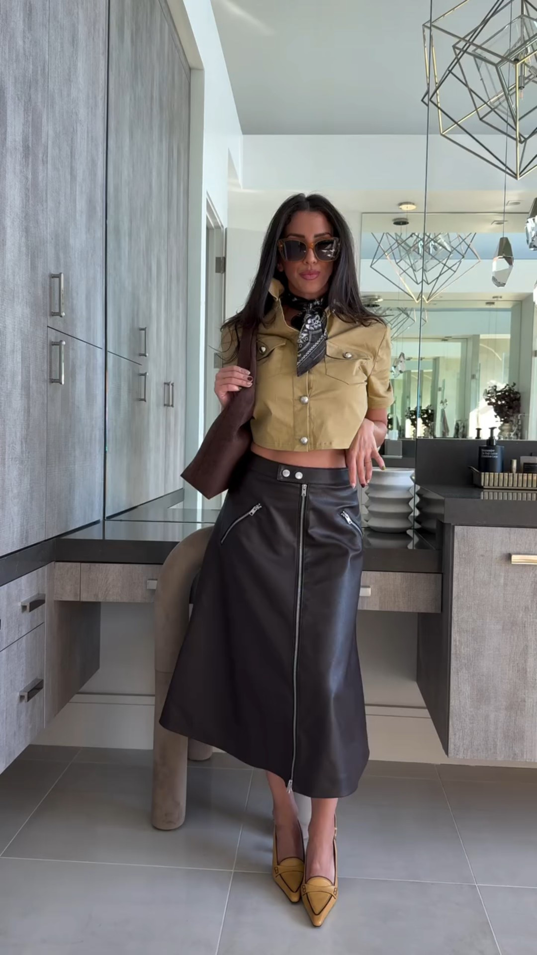 fall fashion is in full throttle 😮‍💨 #style #reels #fall #fallfashion #ootn 

Click that link for outfit deets 🤎—
https://liketk.it/5nJMn