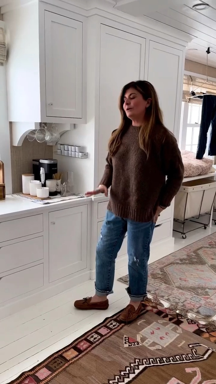 Apologies for no sound in this video🤭 but thought I’d share anyways and link some of my favorite finds. This is a common area upstairs that functions as a wrapping station, coffee station and laundry area. It’s everything I needed to make this space functional and utilitarian! Also an area used most on weekends!!

#LTKhome #LTKFind #LTKfamily