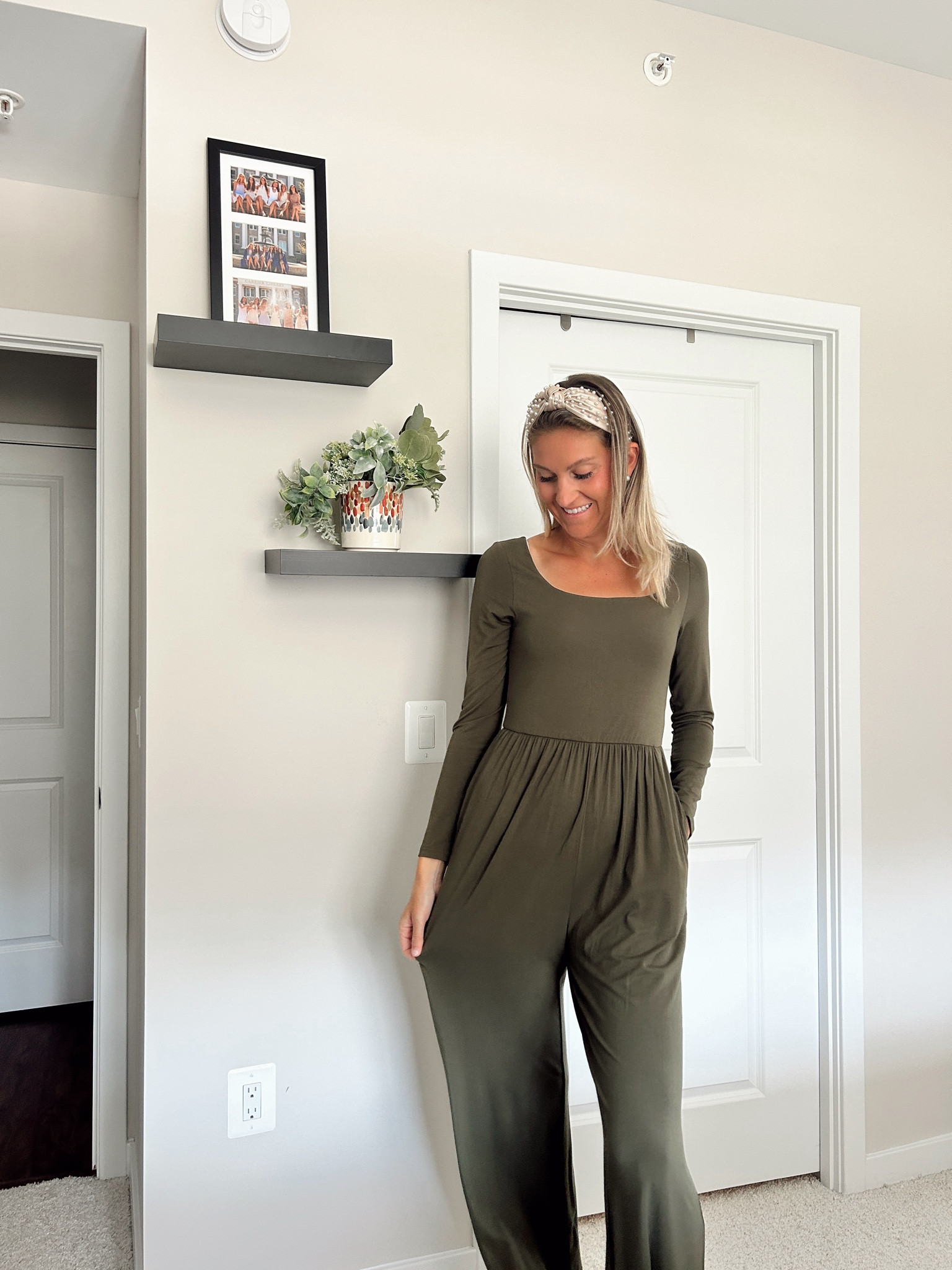 fall outfit / teacher outfit / jumpsuit

Comfy, stretchy jumpsuit perfect for fall! I’m wearing a size medium for a little looser fit and I’m glad I did! It’s a little bit short, as I’m 5’11”

#LTKSeasonal #LTKBacktoSchool #LTKWorkwear