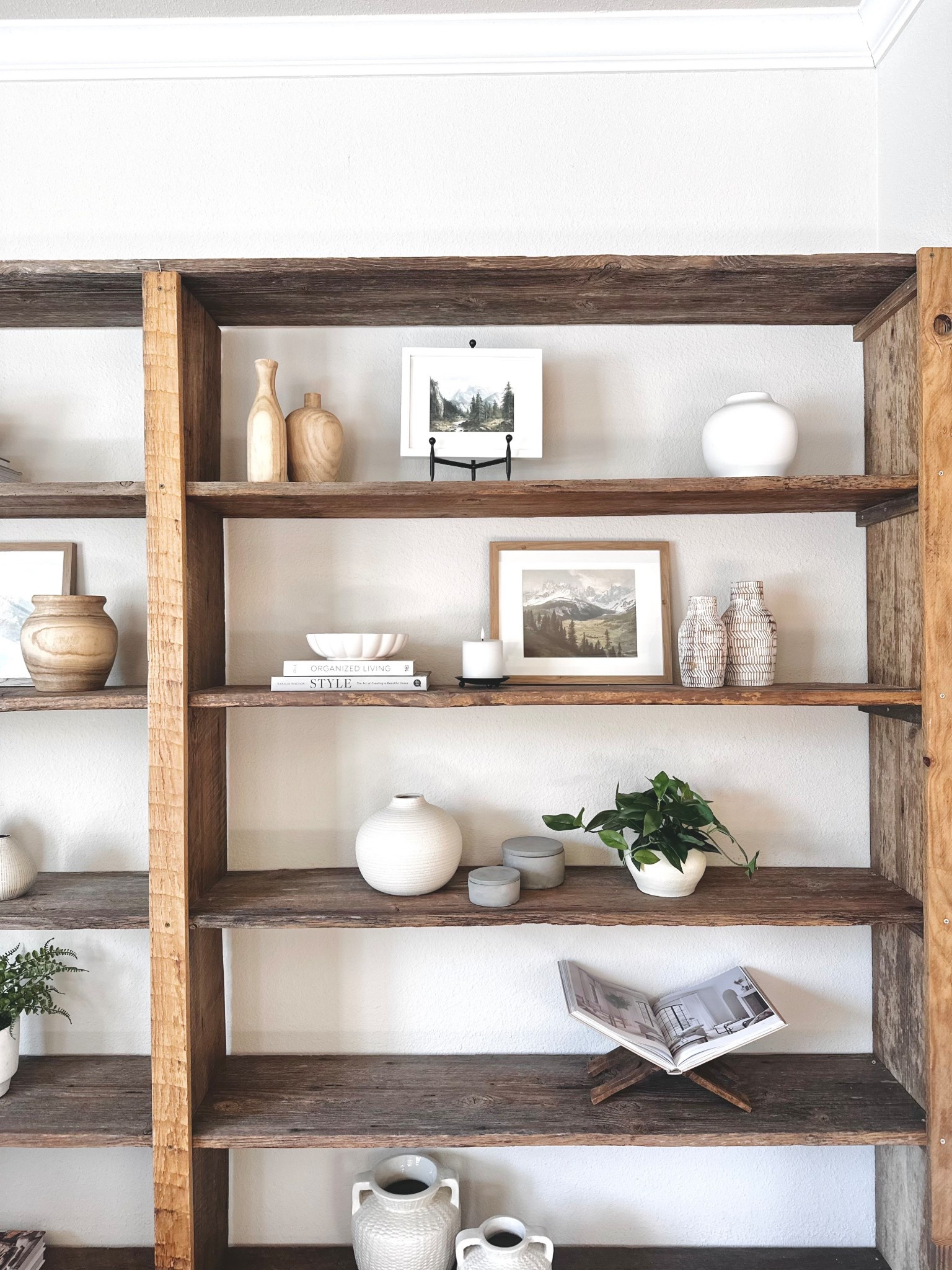 Styling shelf favorites!

Home decor, frames, prints, vases, home design, open shelves, open shelving, design help, cozy home, earthy home

#LTKHome
