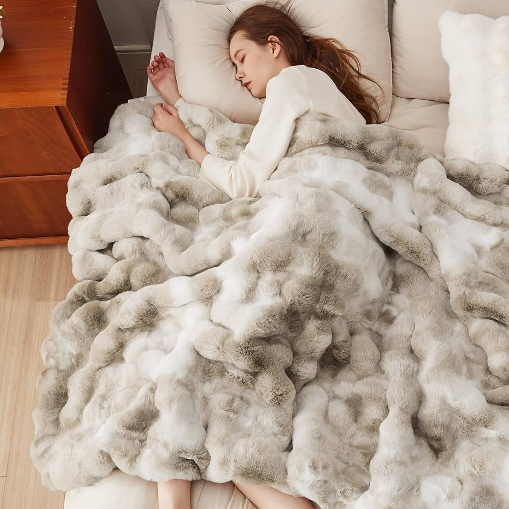 Bedsure Fluffy Faux Fur Throw Blanket Fuzzy Soft Bubble Blanket for Couch Bed Sofa Chair, Faux Fu... | Amazon (US)