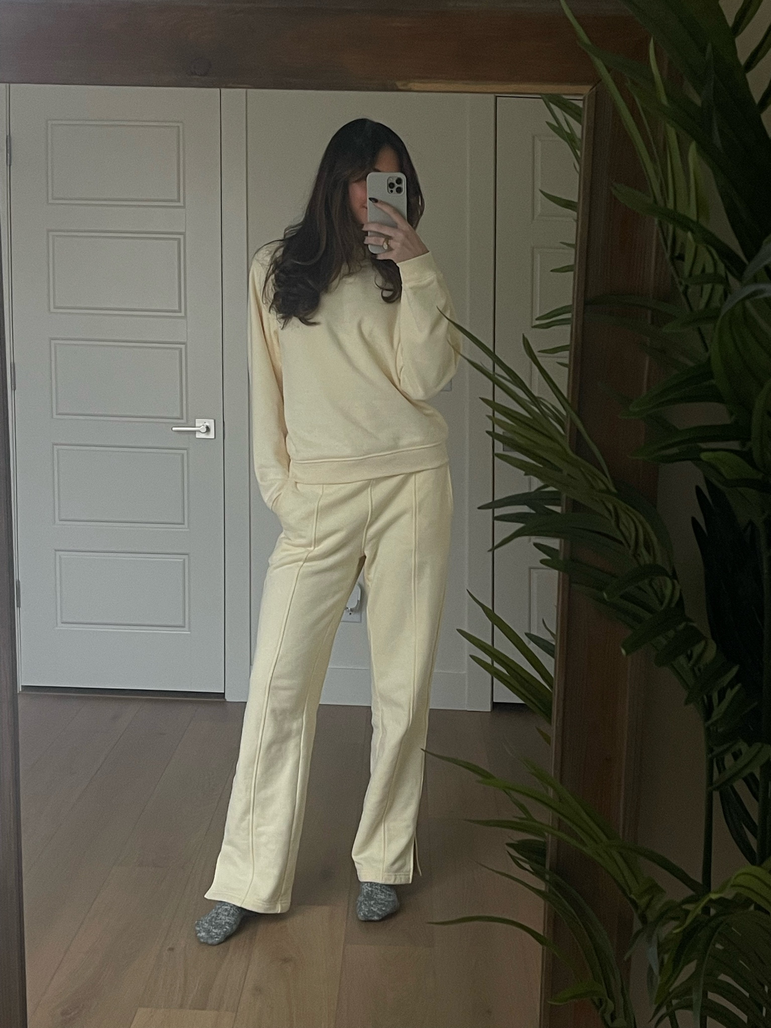 Cozy sweats for tall girls!! Long sweats are so hard to find - if you’re a long legged beauty queen too then these are a MUST HAVE #tallgirls #longsweats #longlegs #tallgirlproblems #alo 

#LTKfit #LTKSeasonal #LTKHoliday