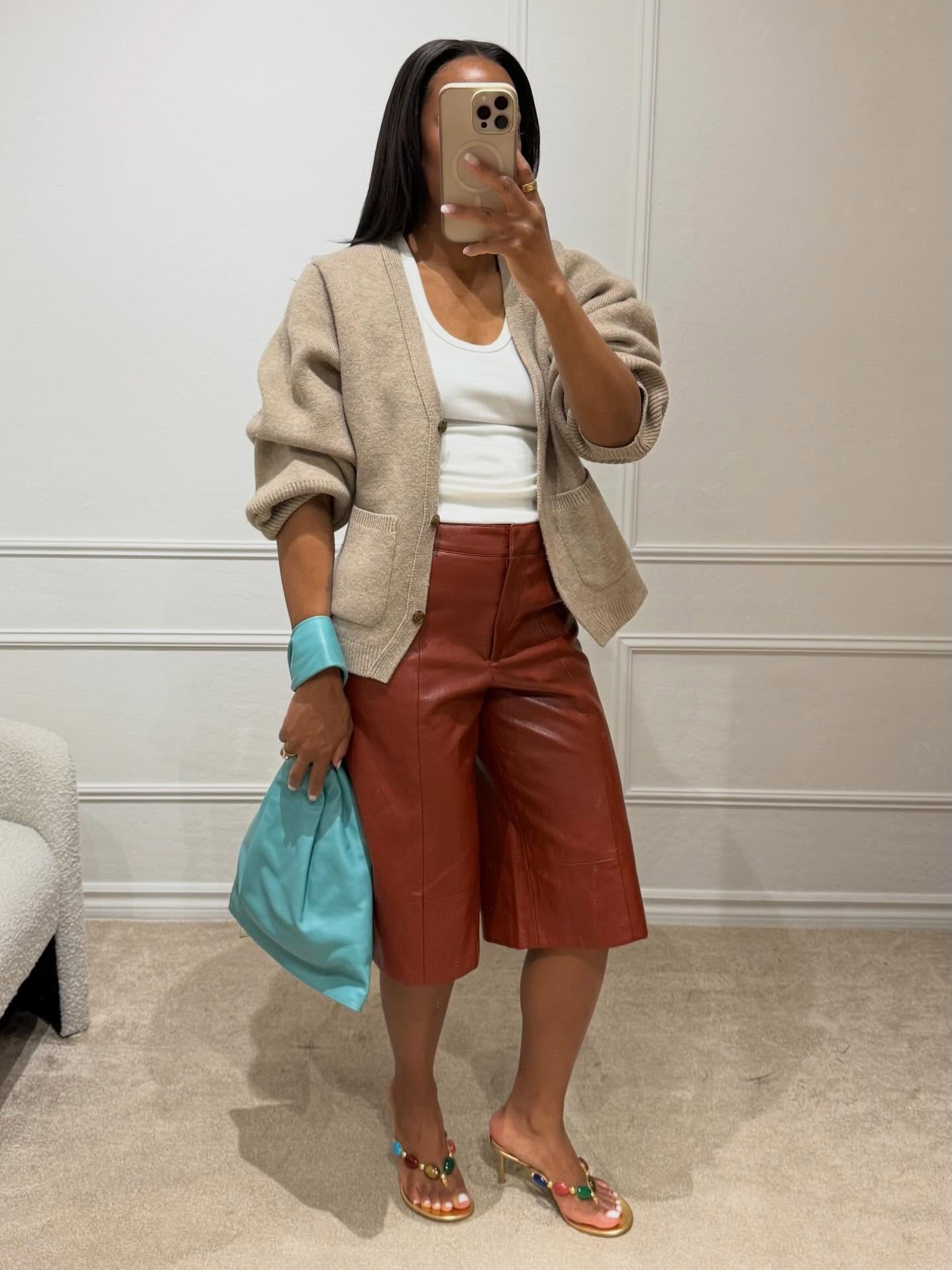 Beige cardigan link copy 👉🏾 https://go.shopmy.us/p-55538987 