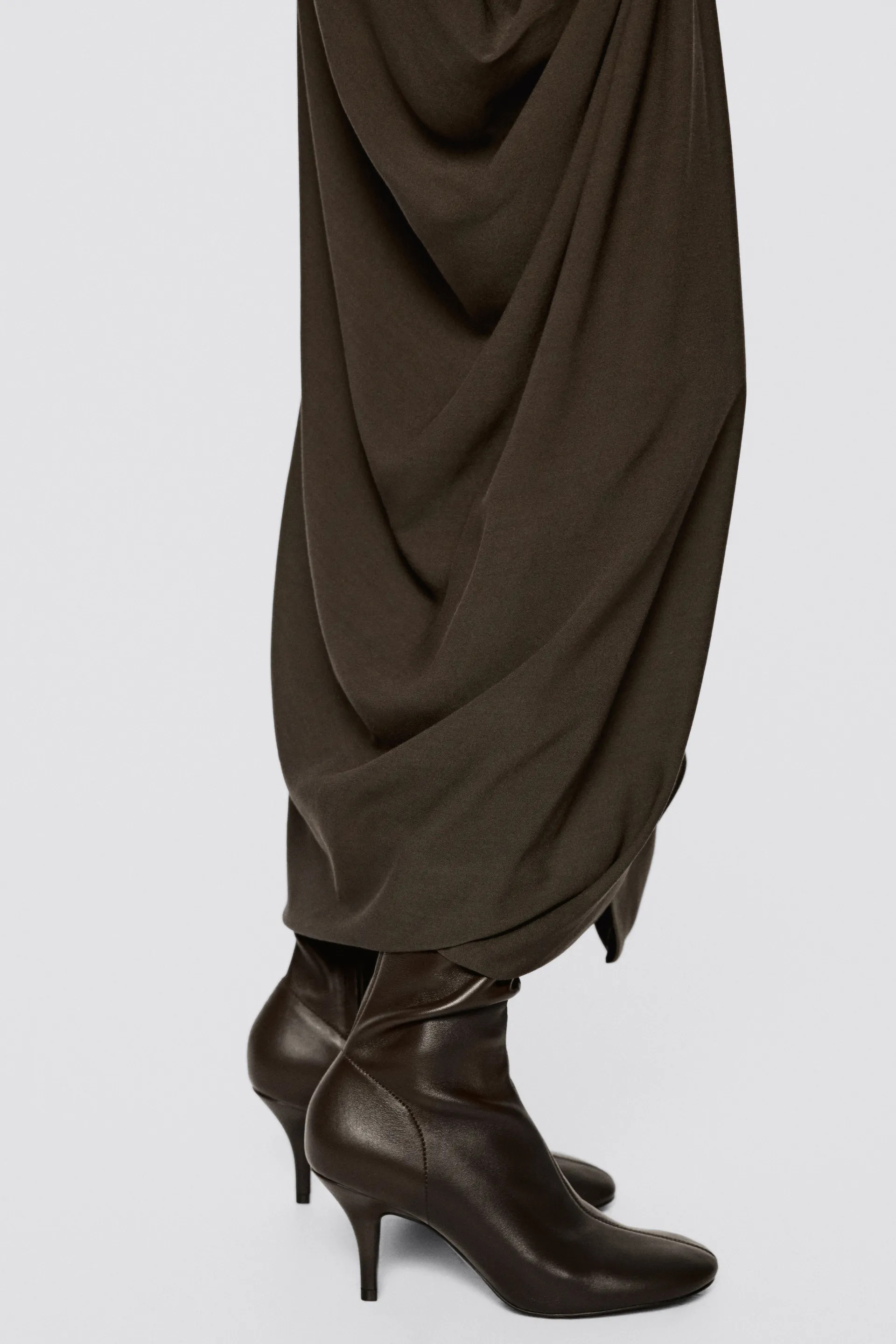 Elastic leather heeled boot - LIMITED EDITION - BROWN | Massimo Dutti US